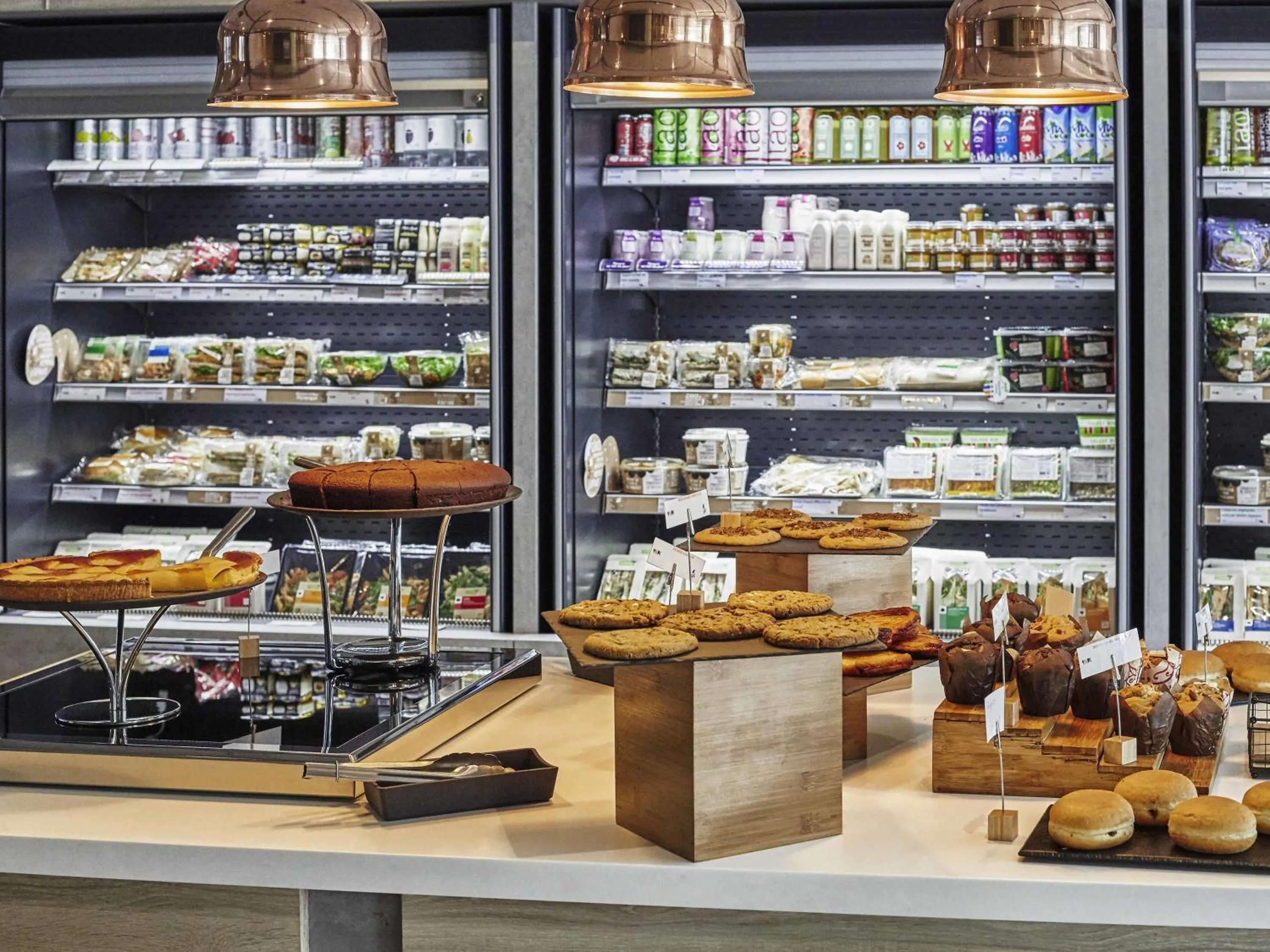 Restaurant/places to eat in ibis Paris CDG Airport