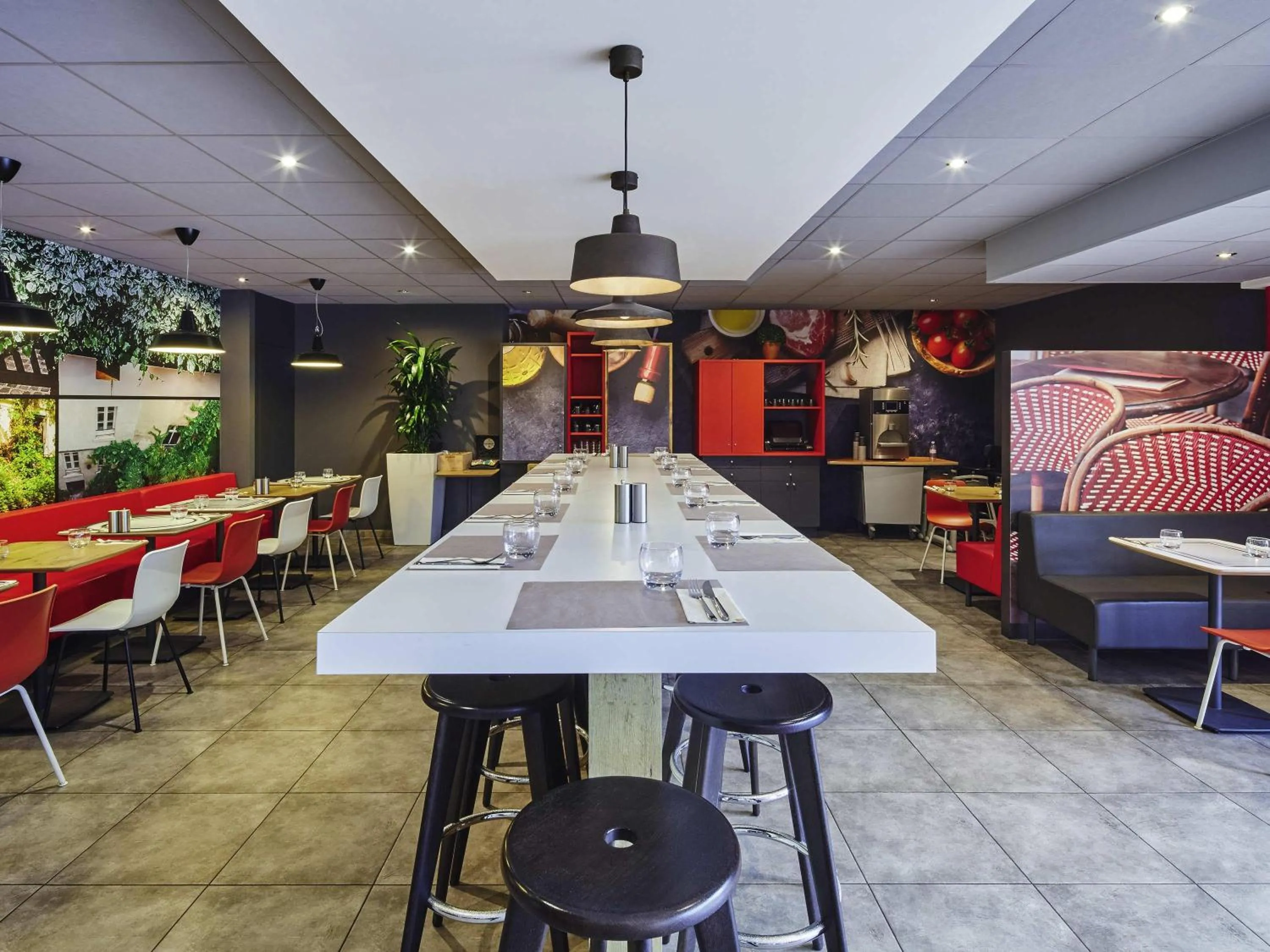Restaurant/places to eat in ibis Paris CDG Airport