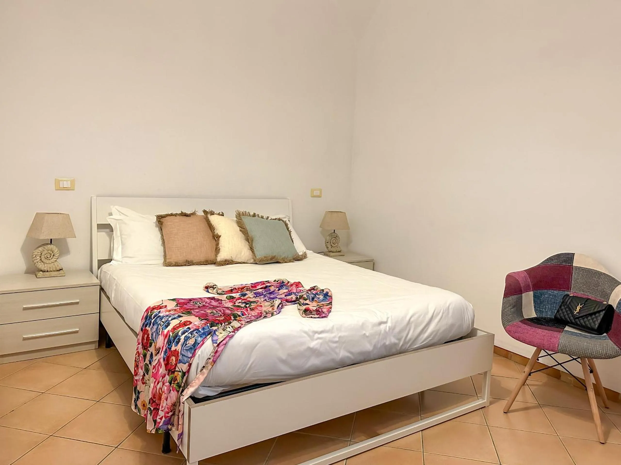 Bed in Flowers apartments & rooms