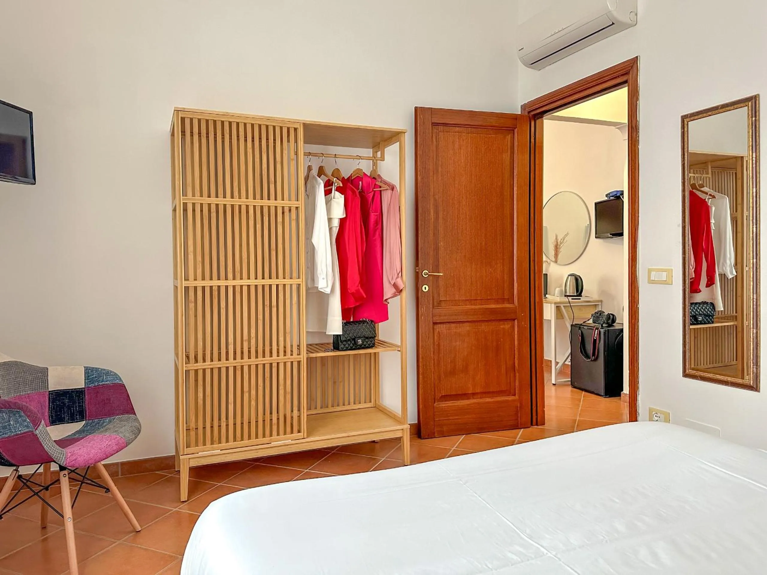 Bed in Flowers apartments & rooms