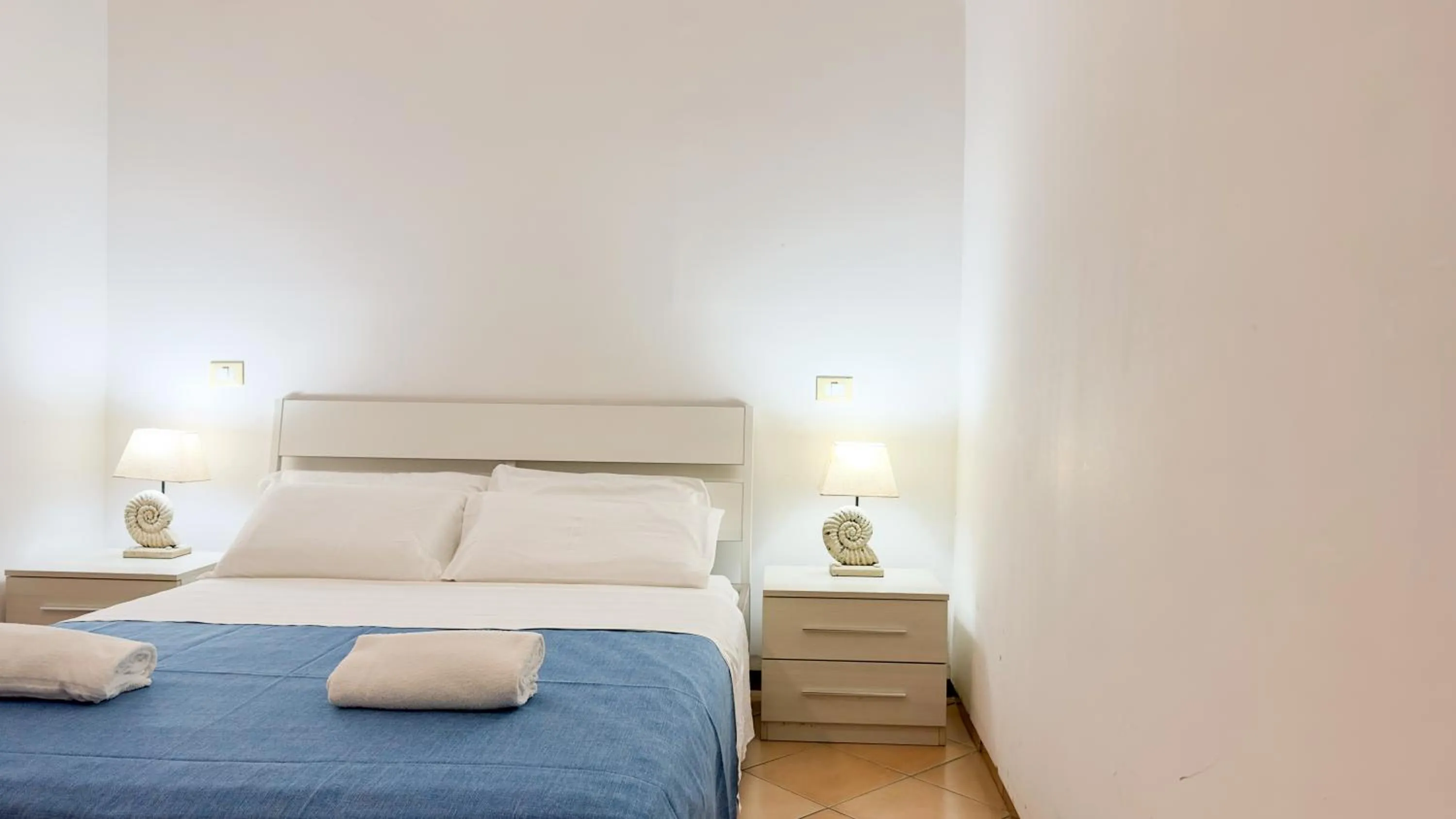 Bed in Flowers apartments & rooms