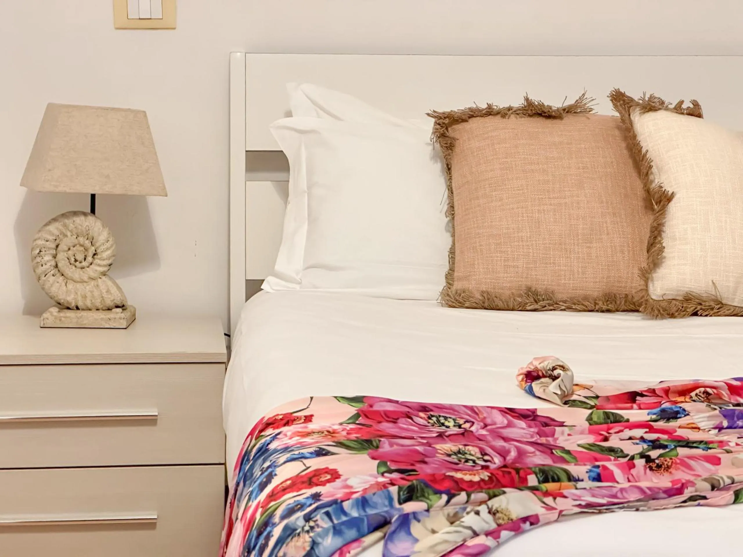 Bed in Flowers apartments & rooms