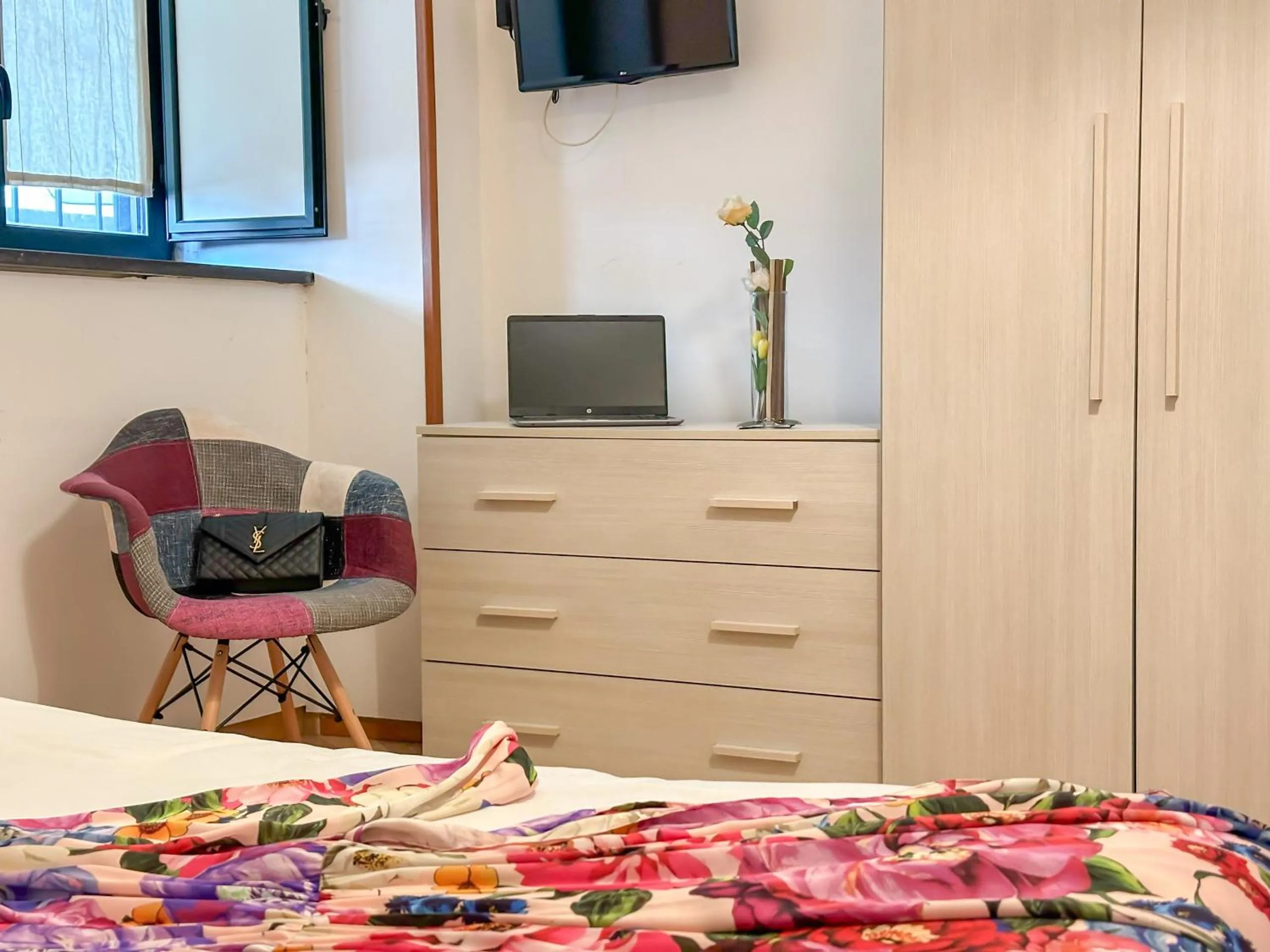 Bed in Flowers apartments & rooms