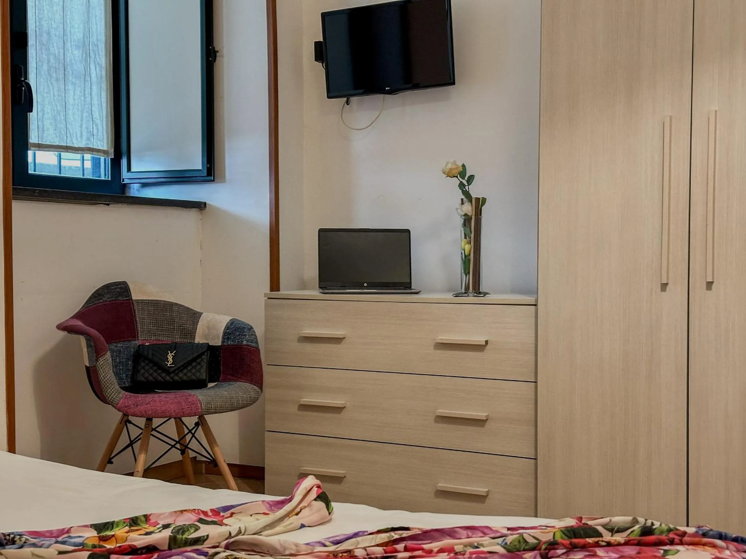 Bed in Flowers apartments & rooms