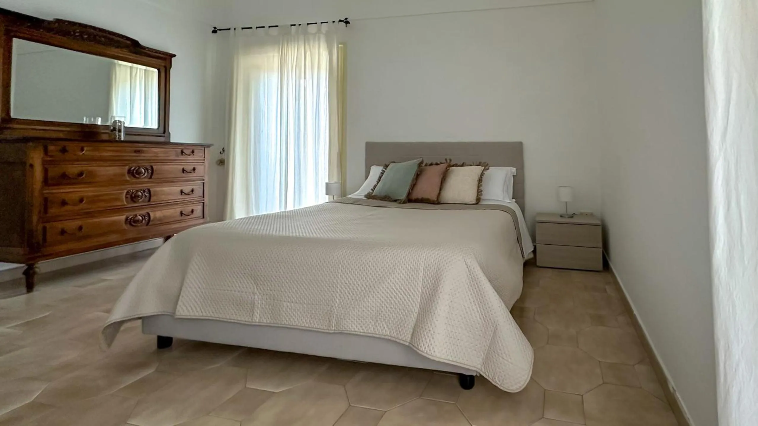 Bed in Flowers apartments & rooms