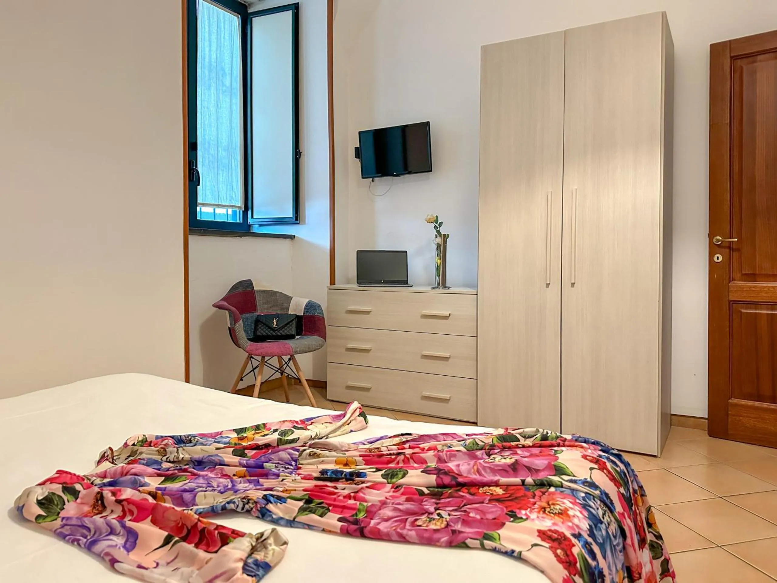 Bed in Flowers apartments & rooms