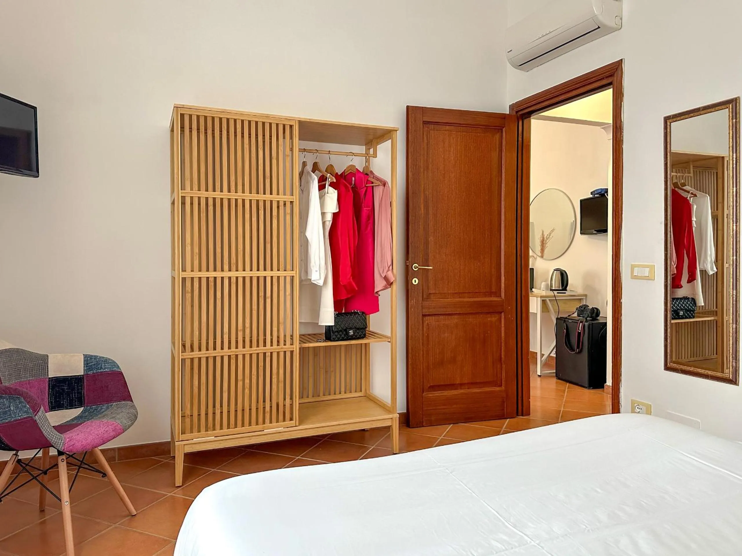 Bed in Flowers apartments & rooms