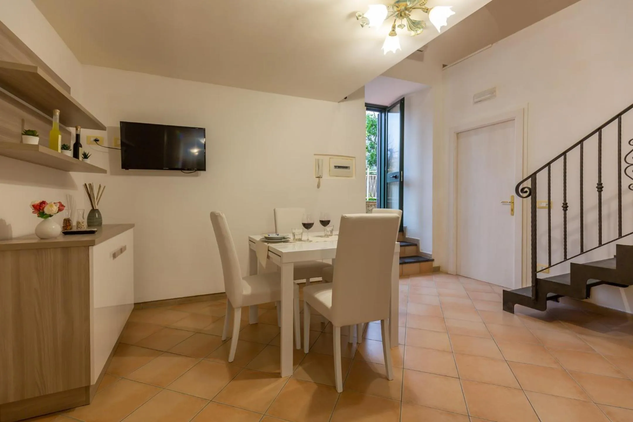 Flowers apartments & rooms