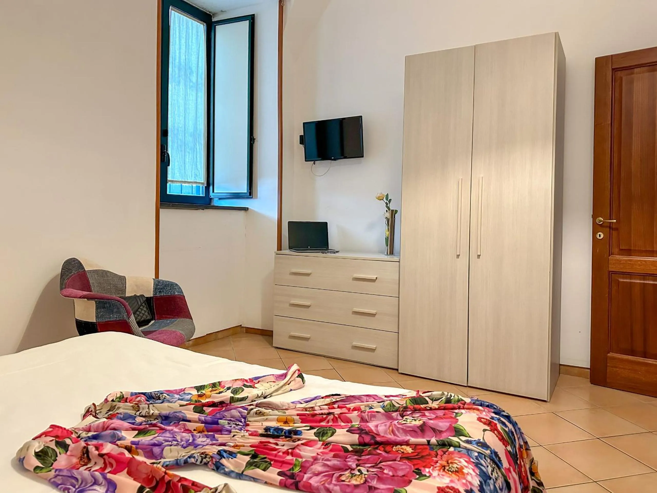 Bed in Flowers apartments & rooms