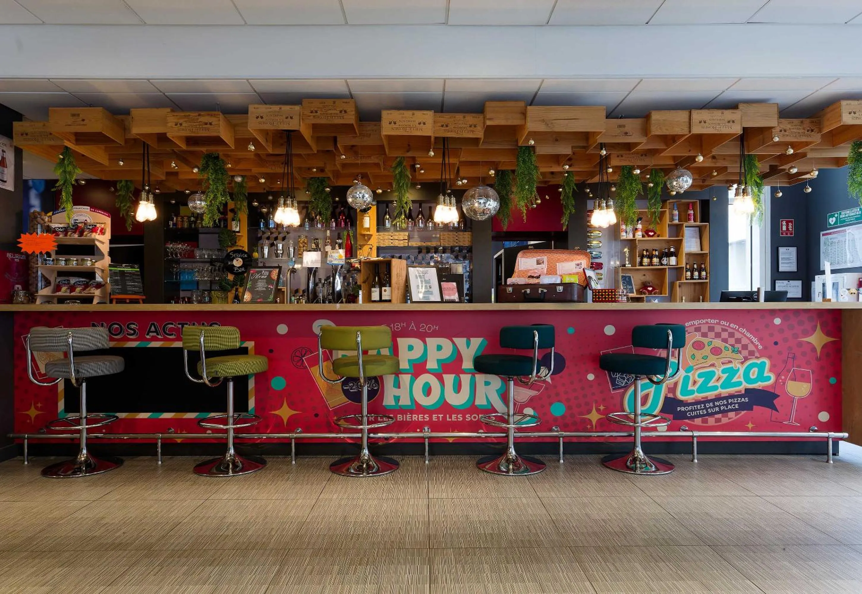 Lounge or bar in B&B HOTEL Reims Centre Erlon