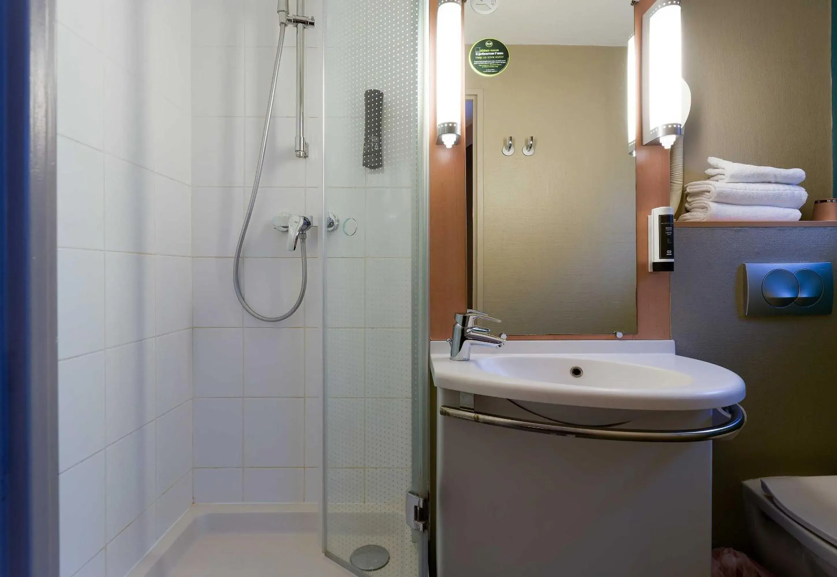 Standard Double Room in B&B HOTEL Reims Centre Erlon Standard Double Room in B&B HOTEL Reims Centre Erlon