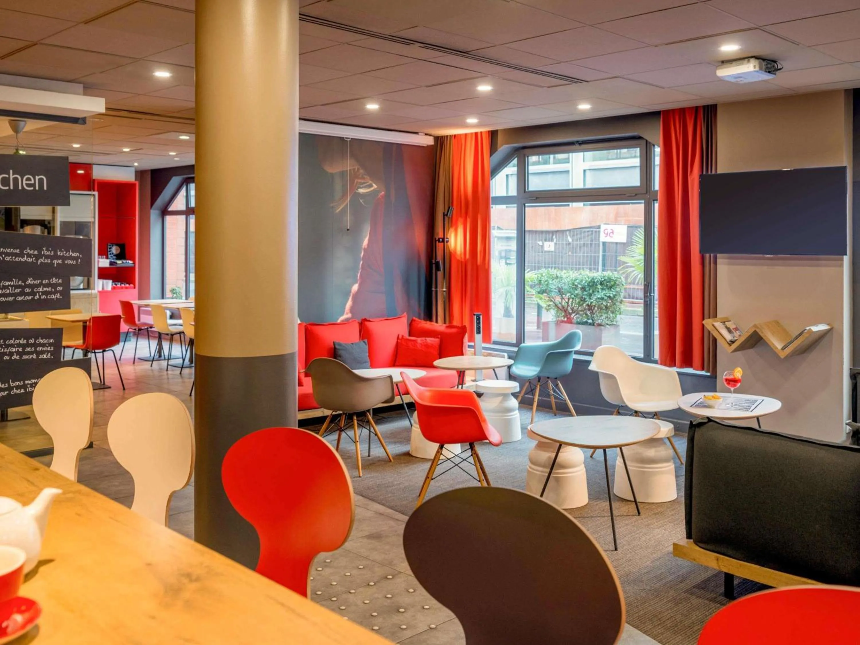 Lounge or bar in ibis Toulouse Centre