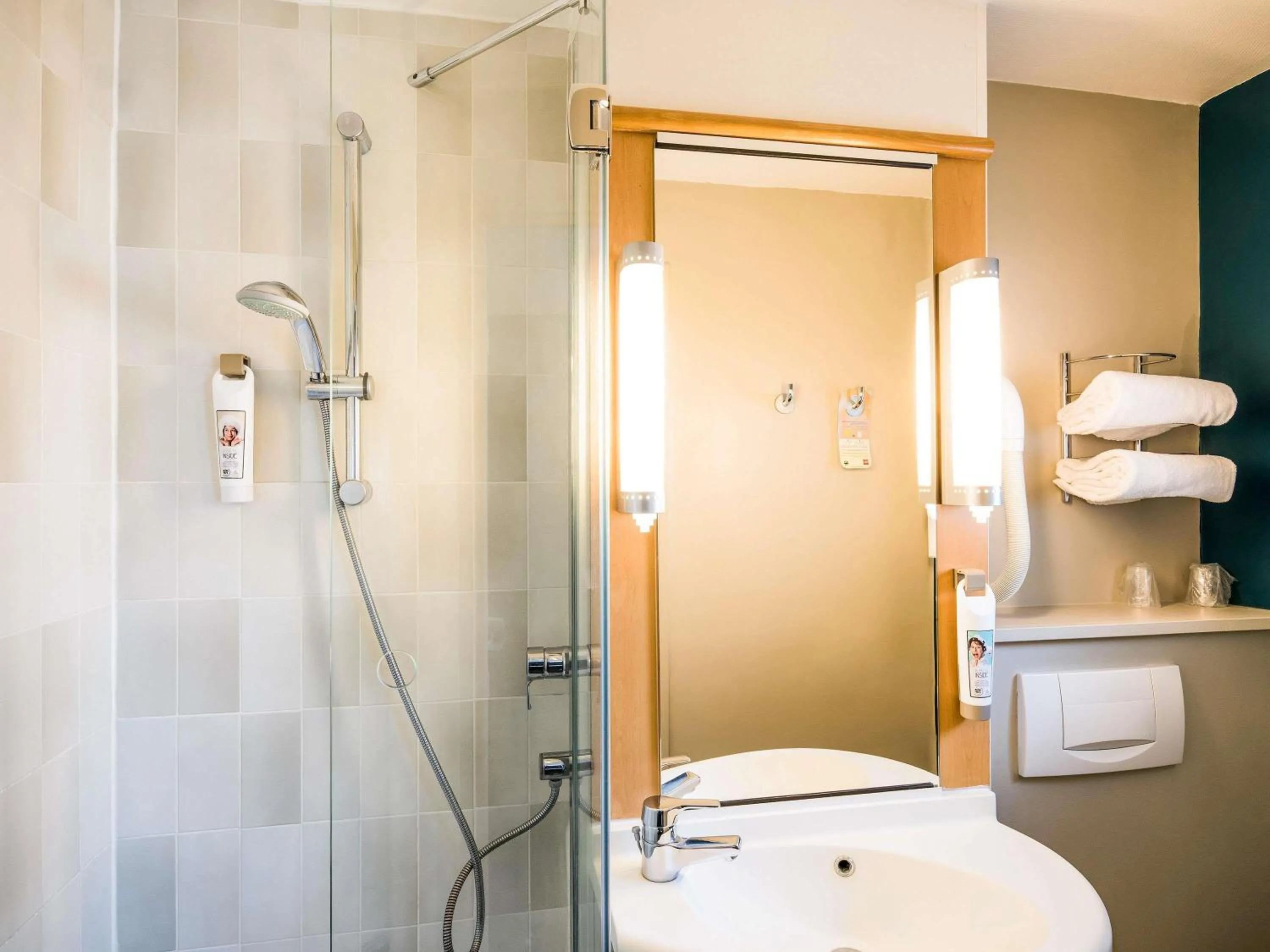 Bedroom in ibis Tours Centre Gare