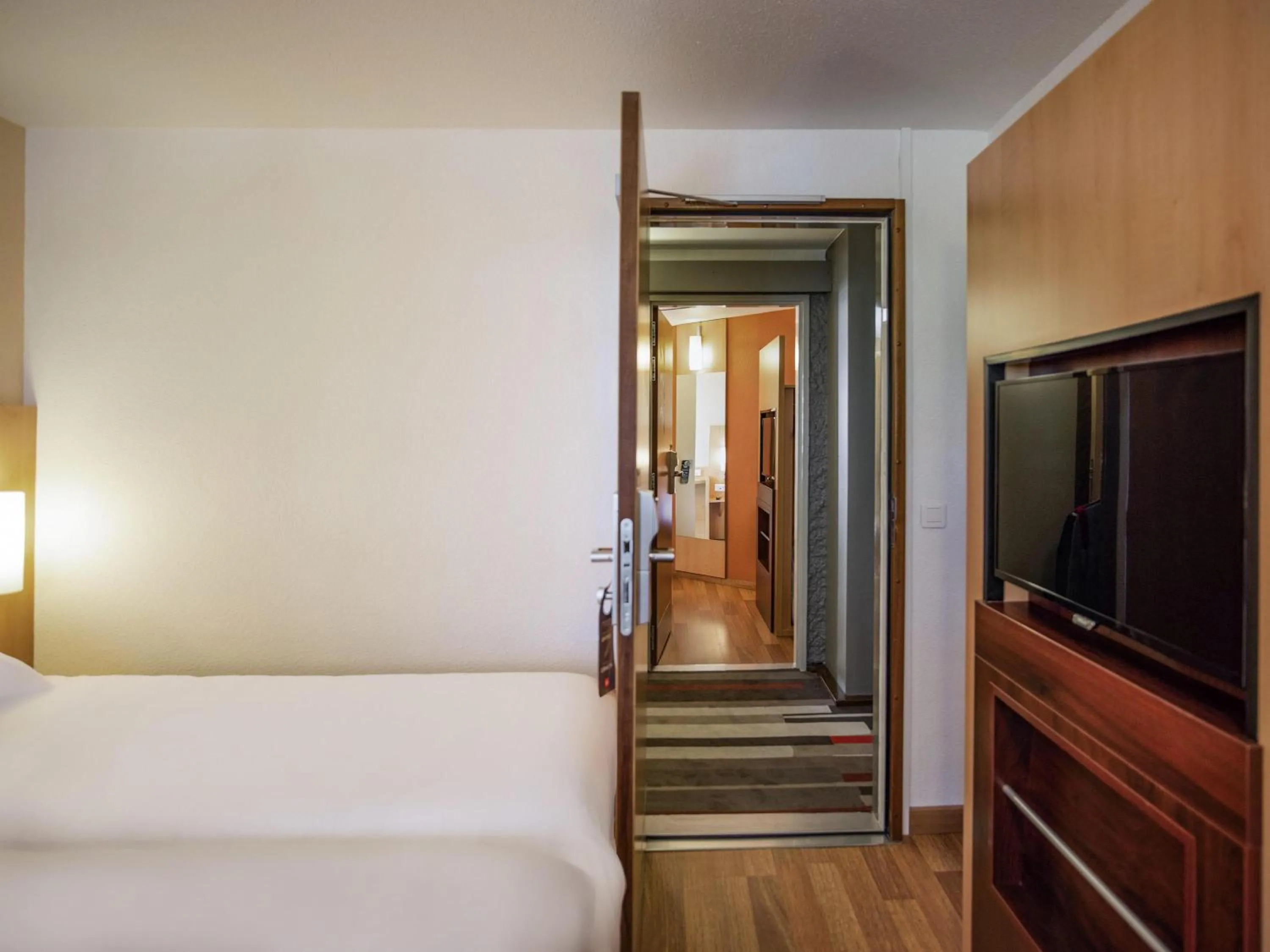 Bedroom, Bed in ibis Tours Centre Gare