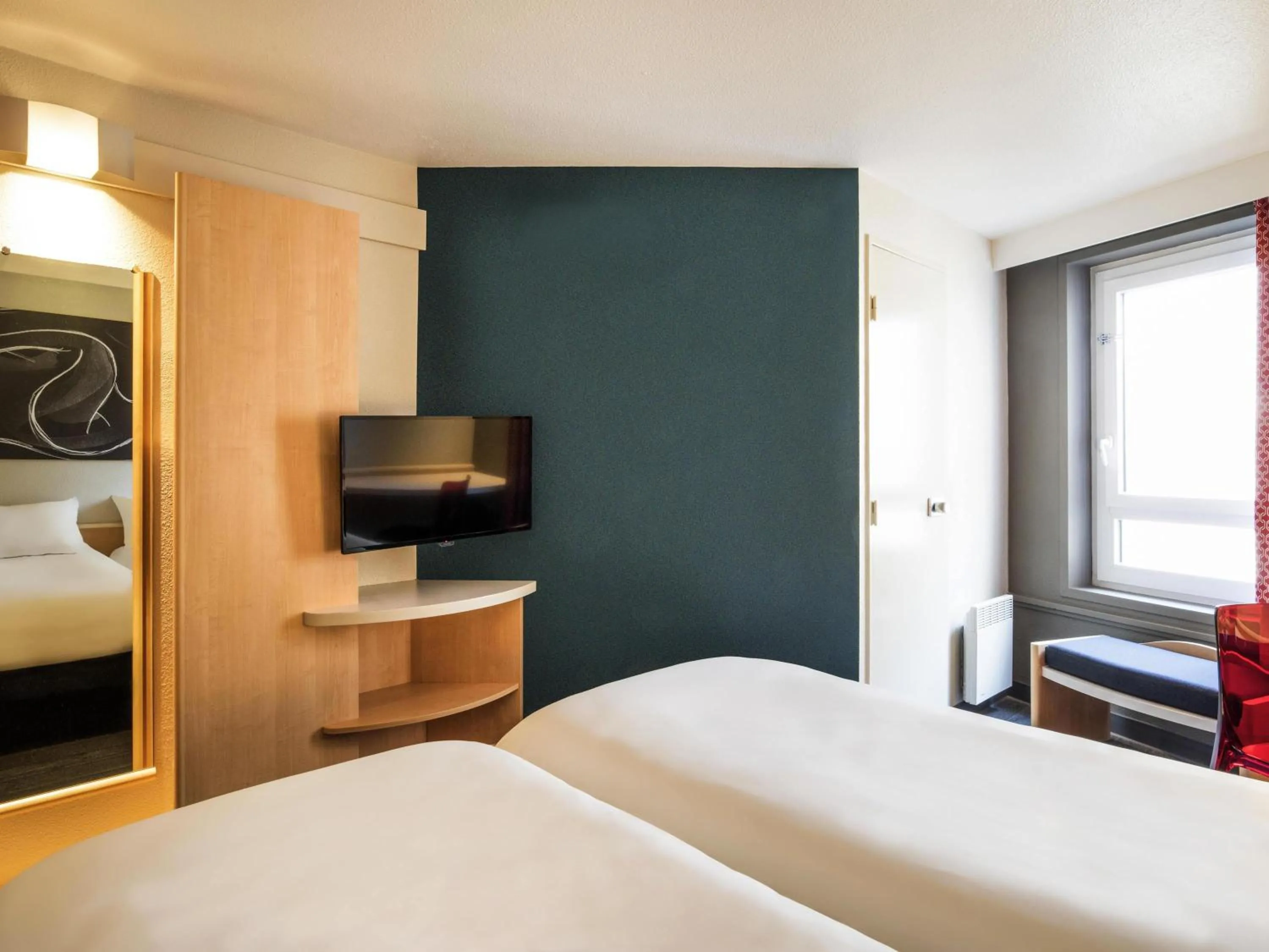 Bedroom, Bed in ibis Tours Centre Gare