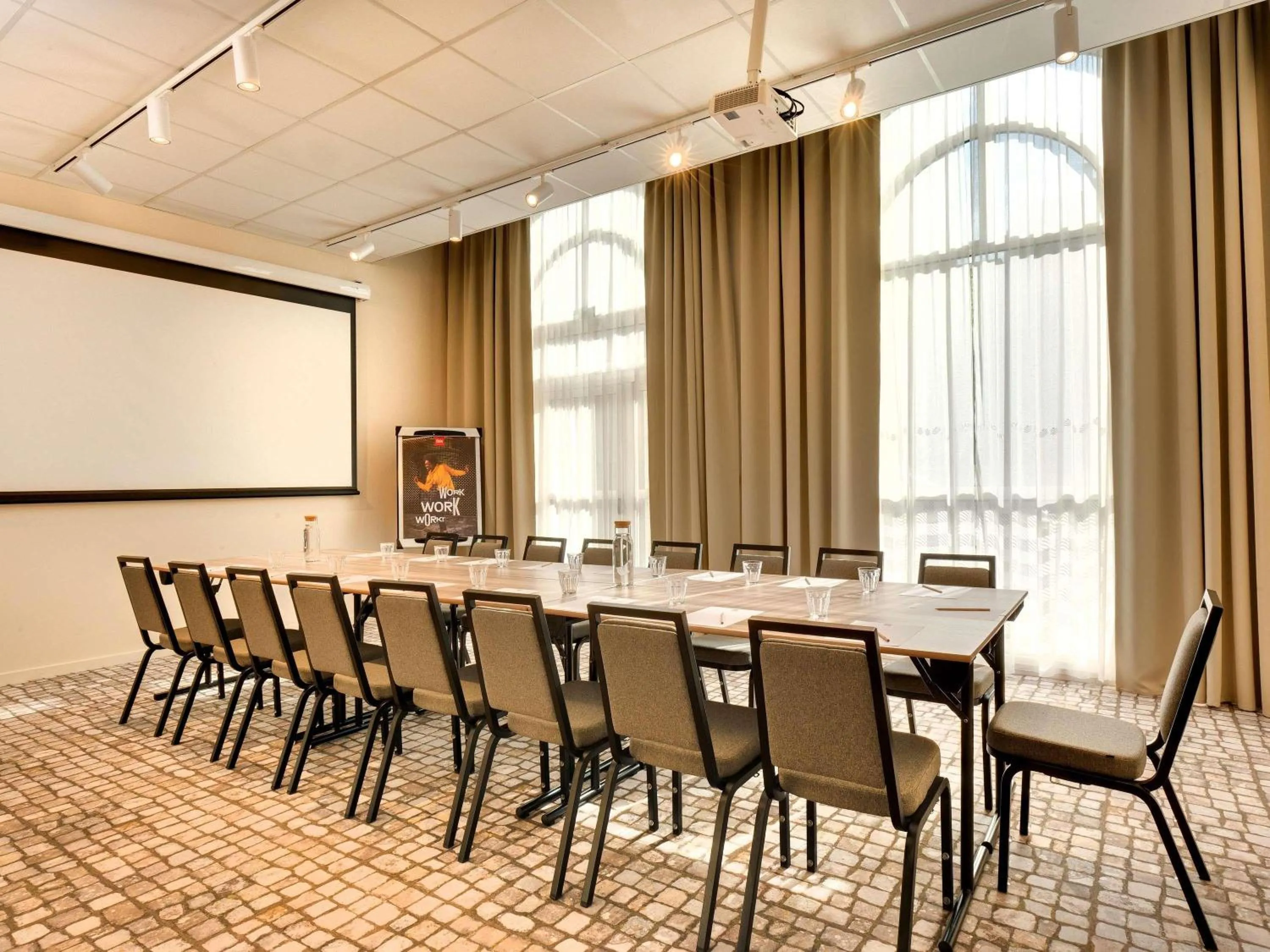 Meeting/conference room in ibis Vichy