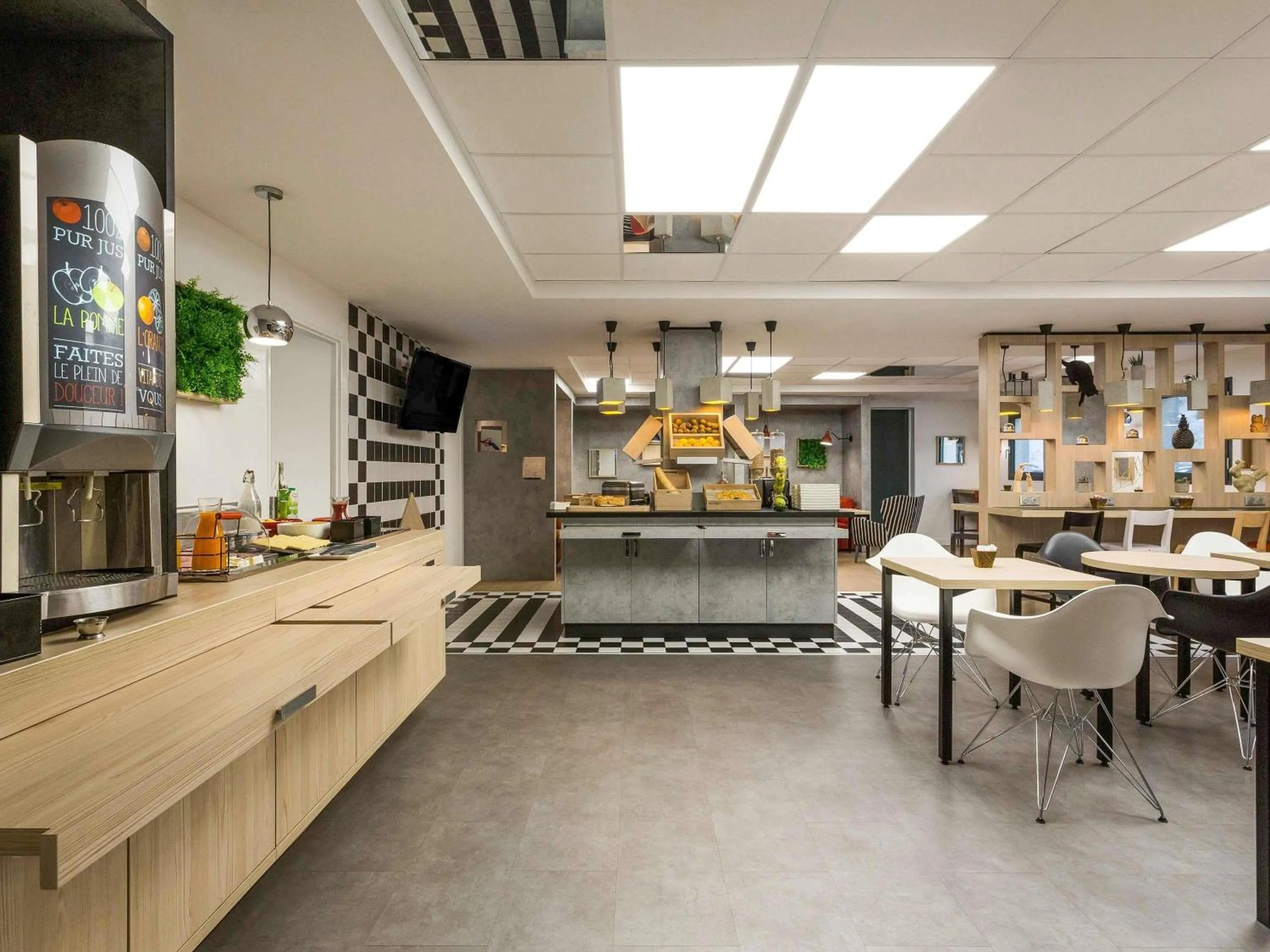 Breakfast in ibis Bordeaux Centre - Gare Saint-Jean