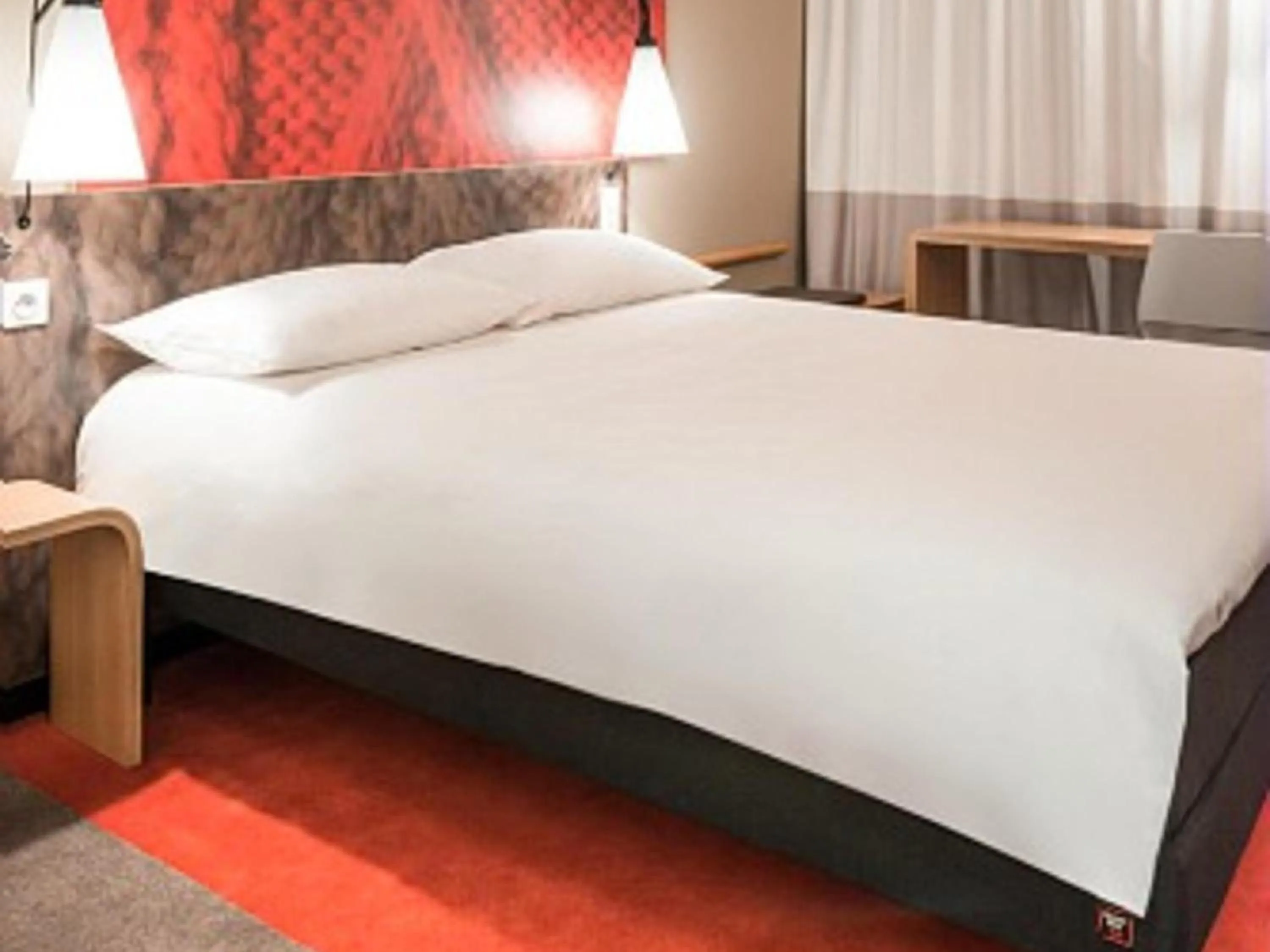 Bedroom, Bed in ibis Bordeaux Centre - Gare Saint-Jean