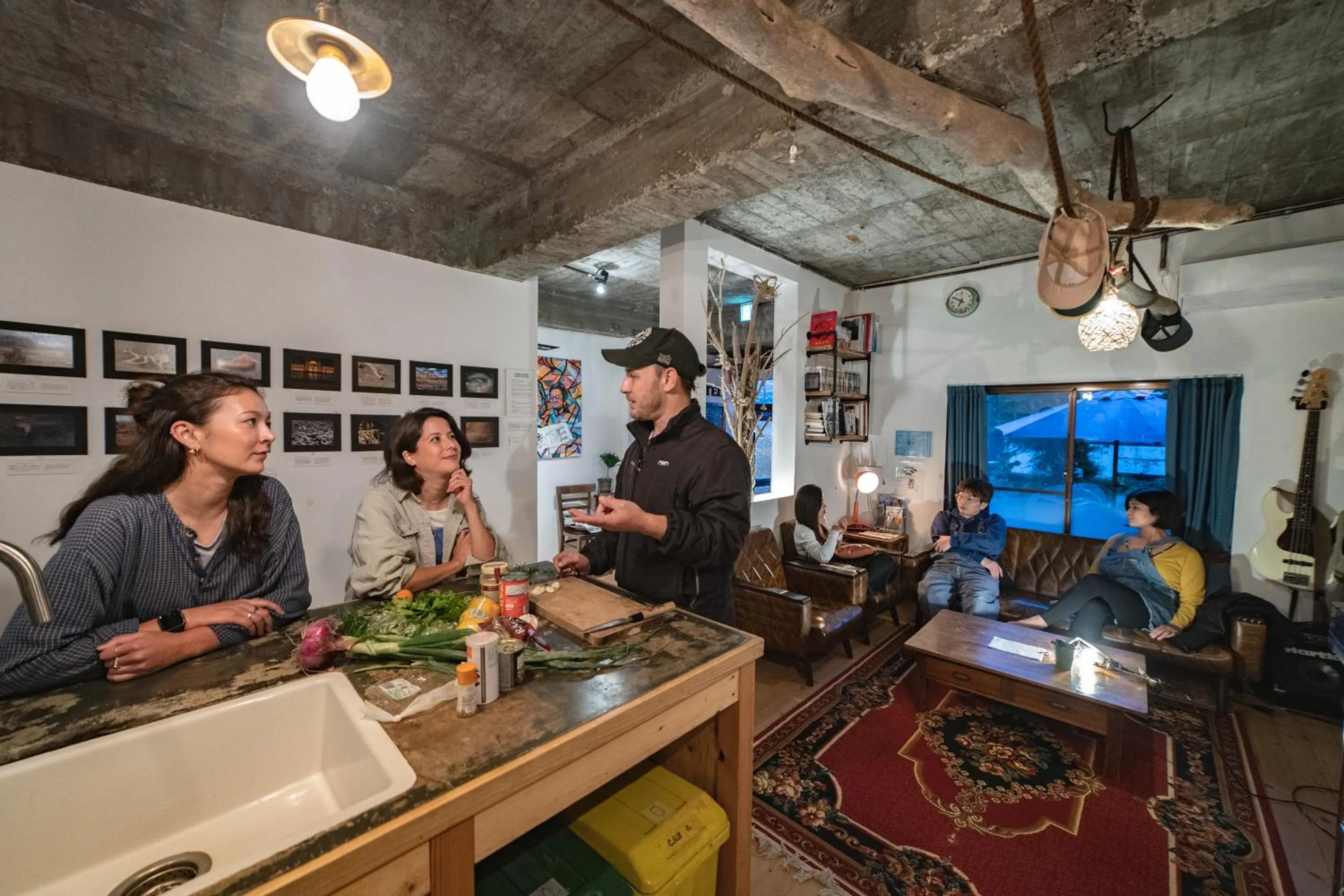 Communal lounge/ TV room in Ichi The Hostel