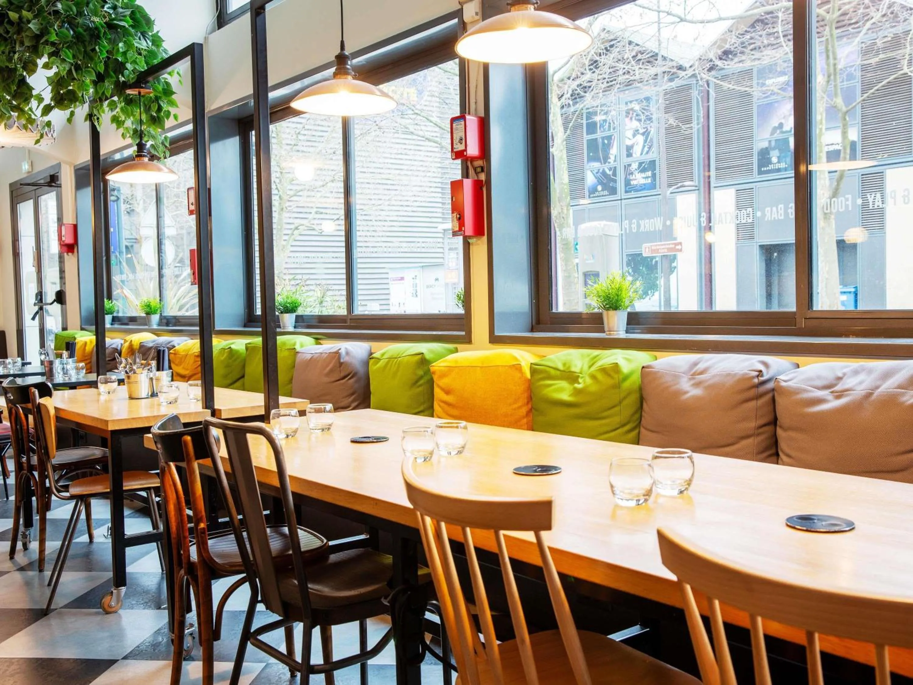 Restaurant/places to eat in ibis Paris Bercy Village