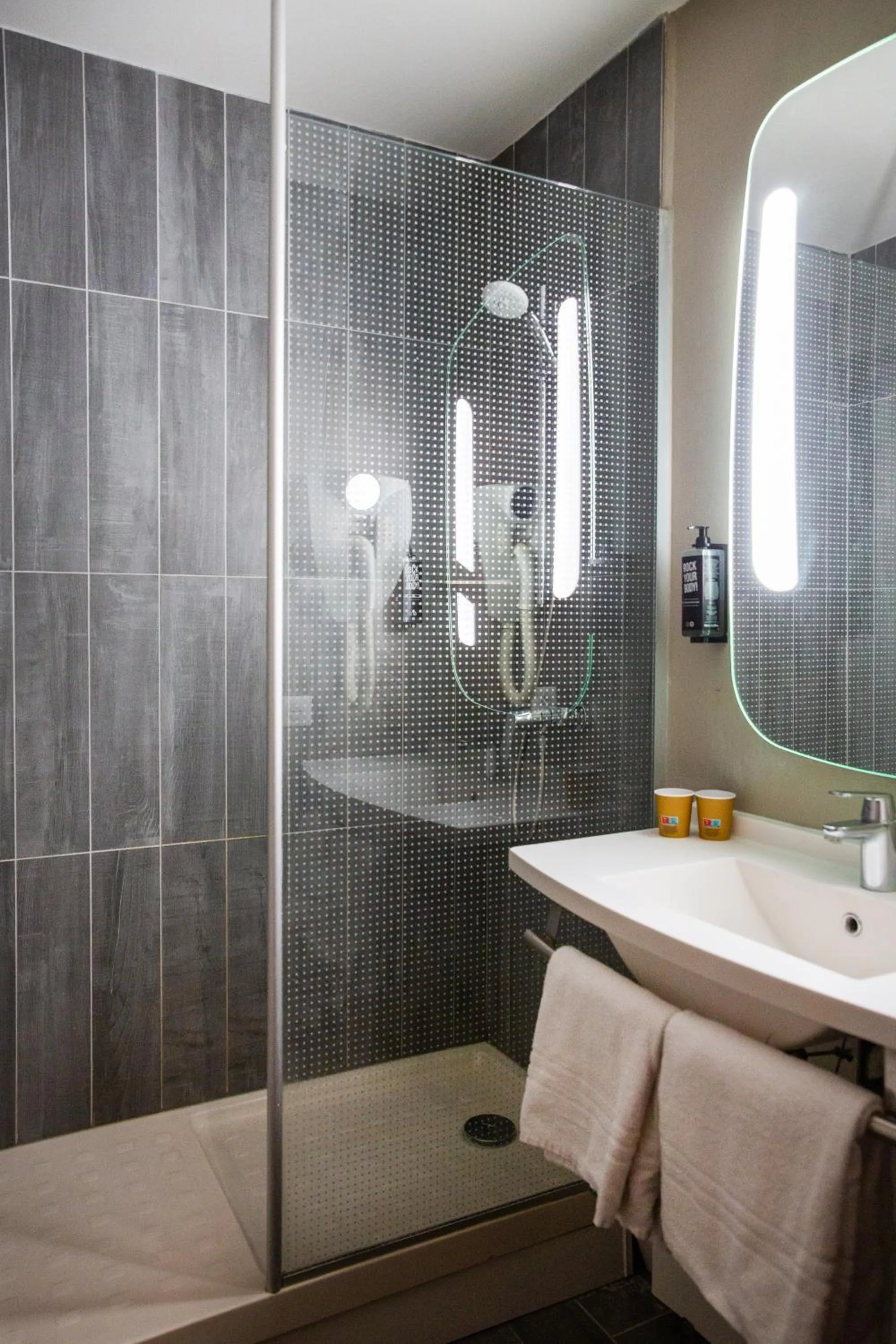 Bathroom in ibis Paris Bercy Village