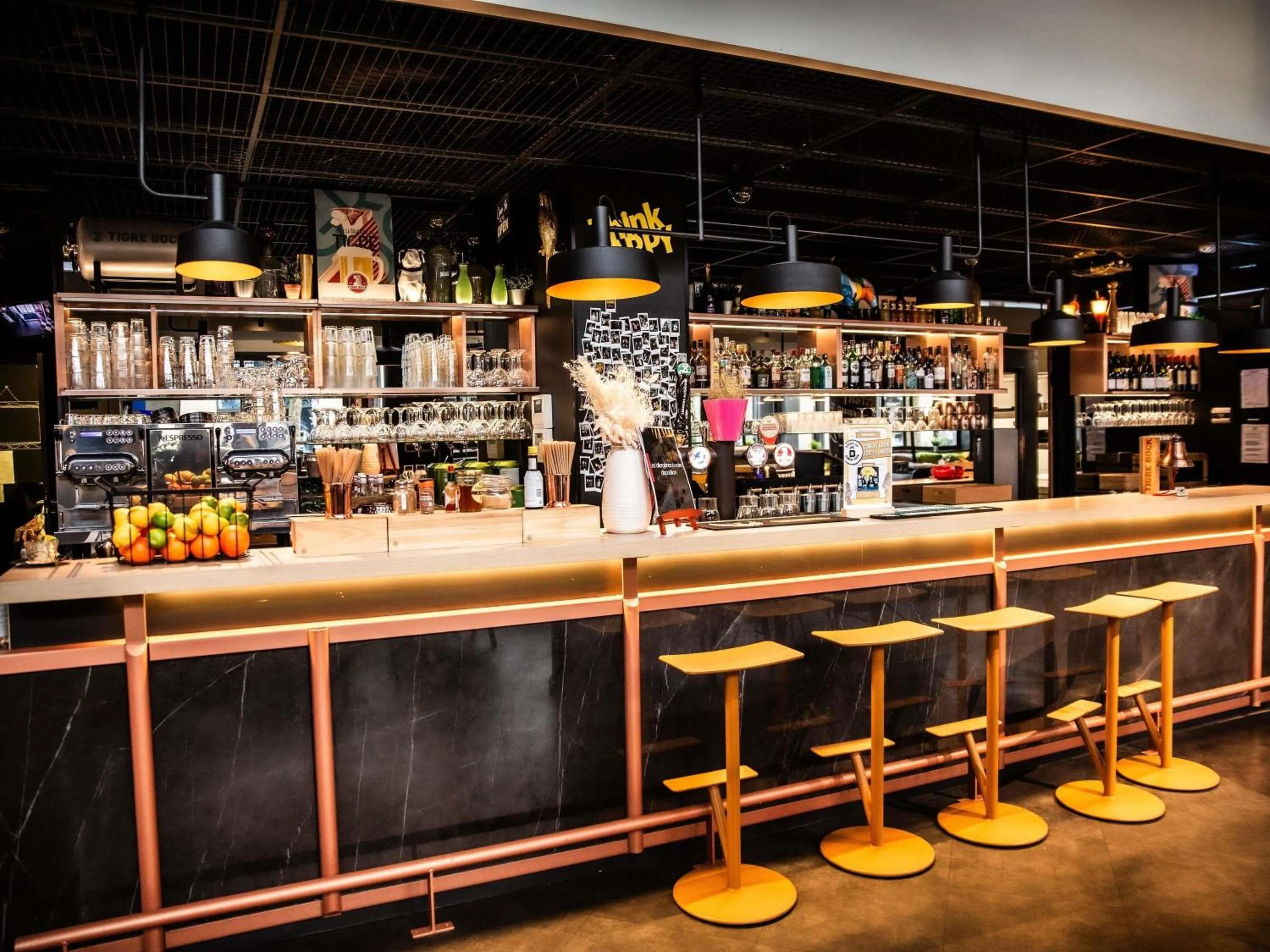 Restaurant/places to eat in ibis Paris Bercy Village