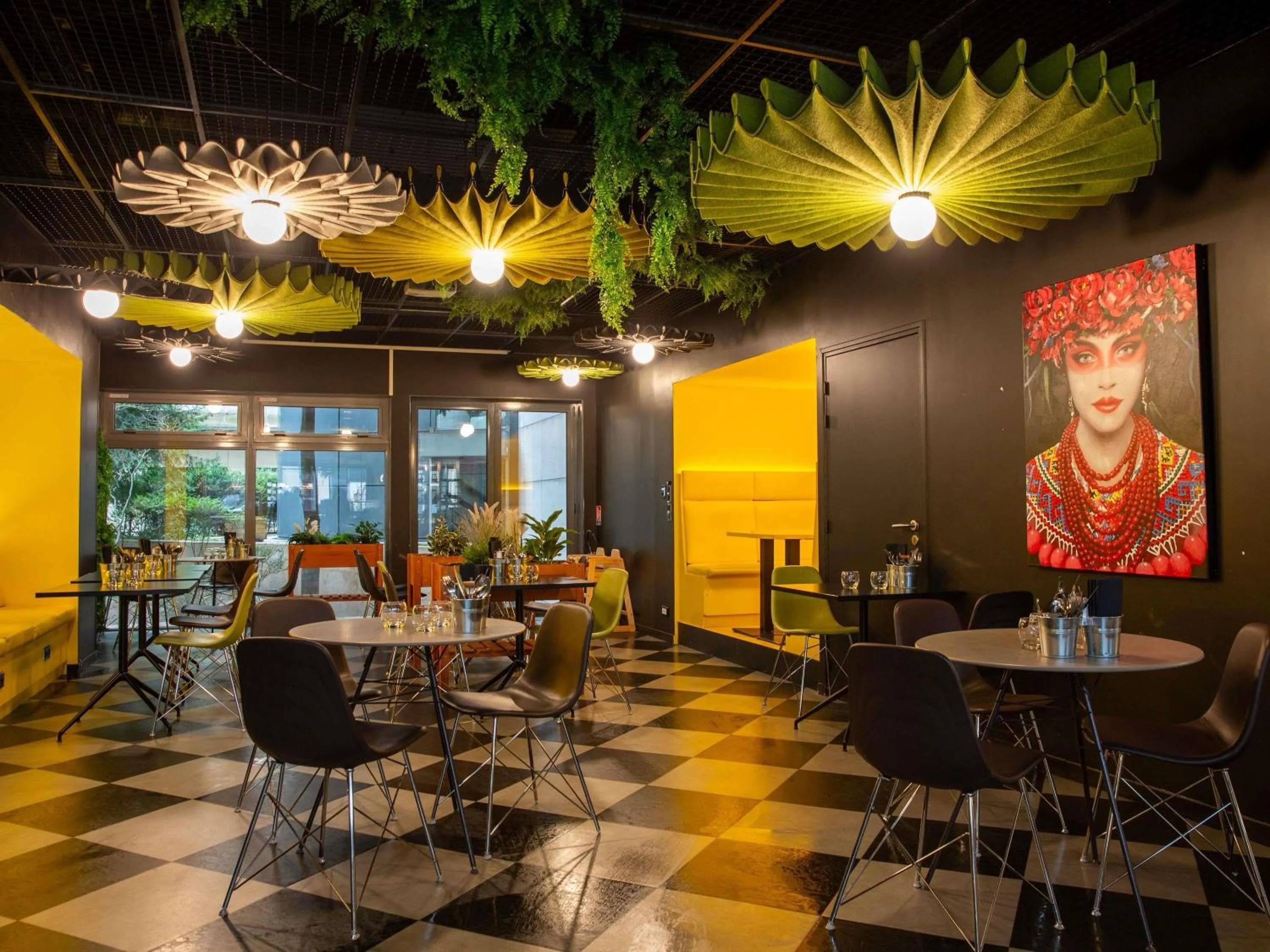 Restaurant/places to eat in ibis Paris Bercy Village