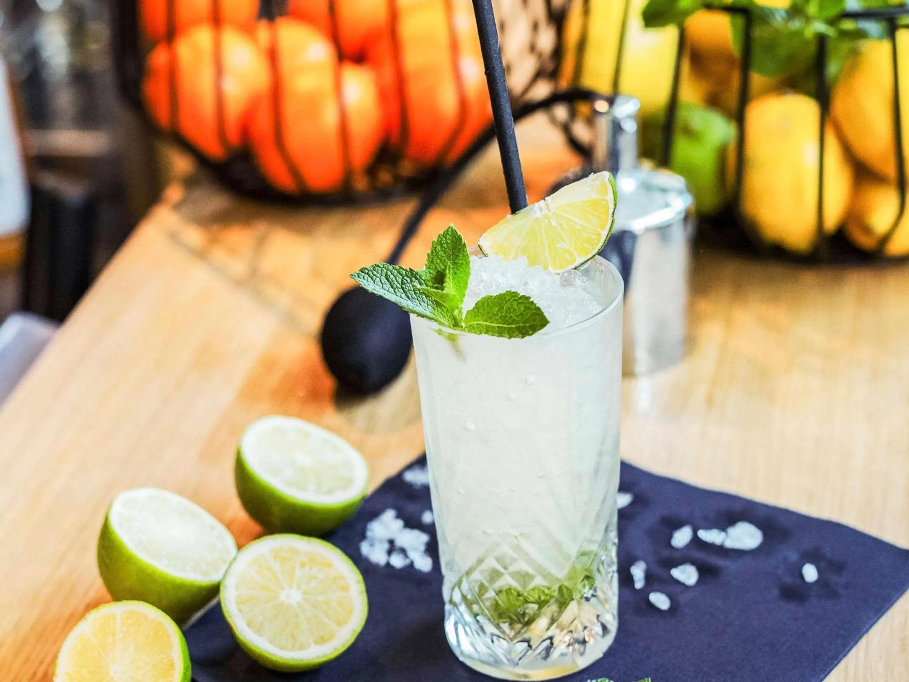 Lounge or bar in ibis Paris Bercy Village