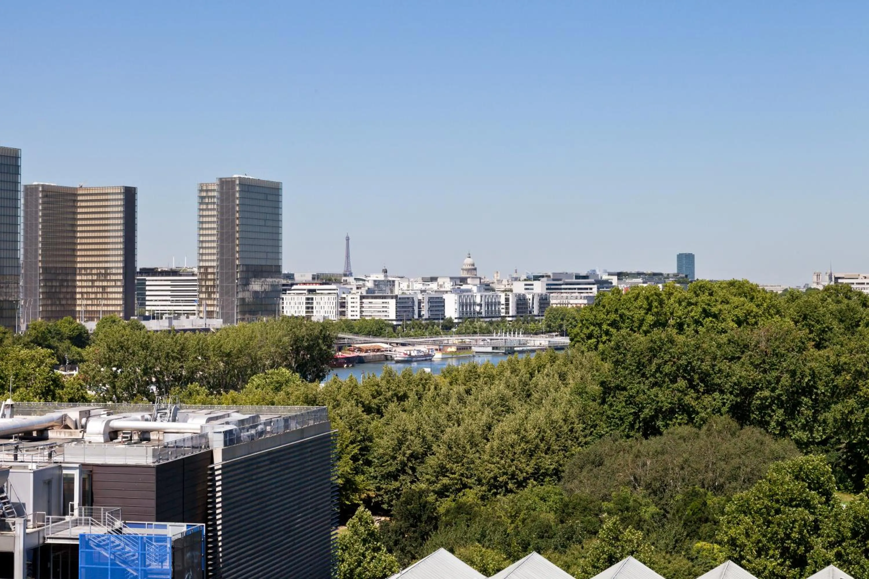 Area and facilities in ibis Paris Bercy Village