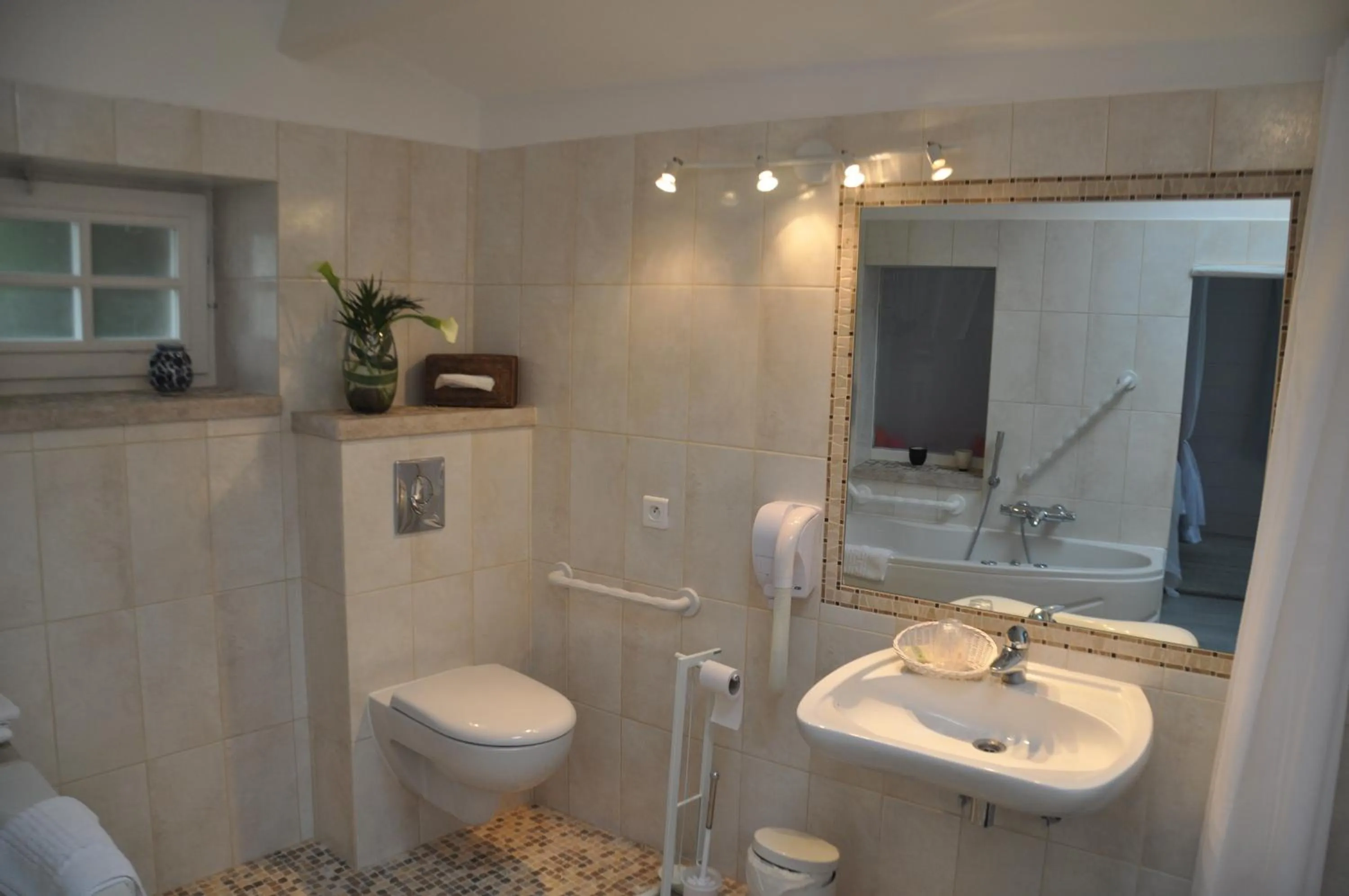 Bathroom in Logis Auberge Du Centre