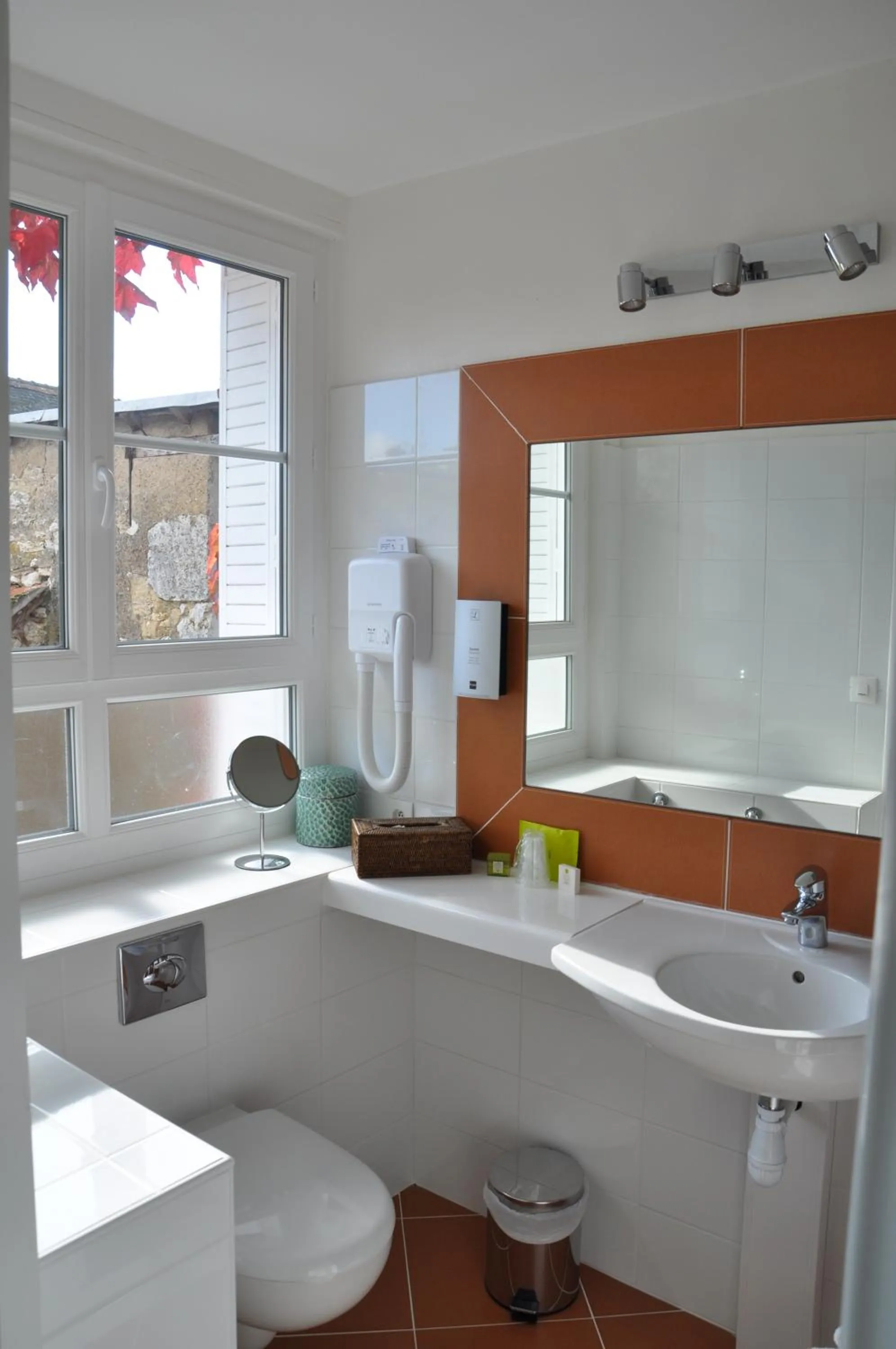 Bathroom in Logis Auberge Du Centre