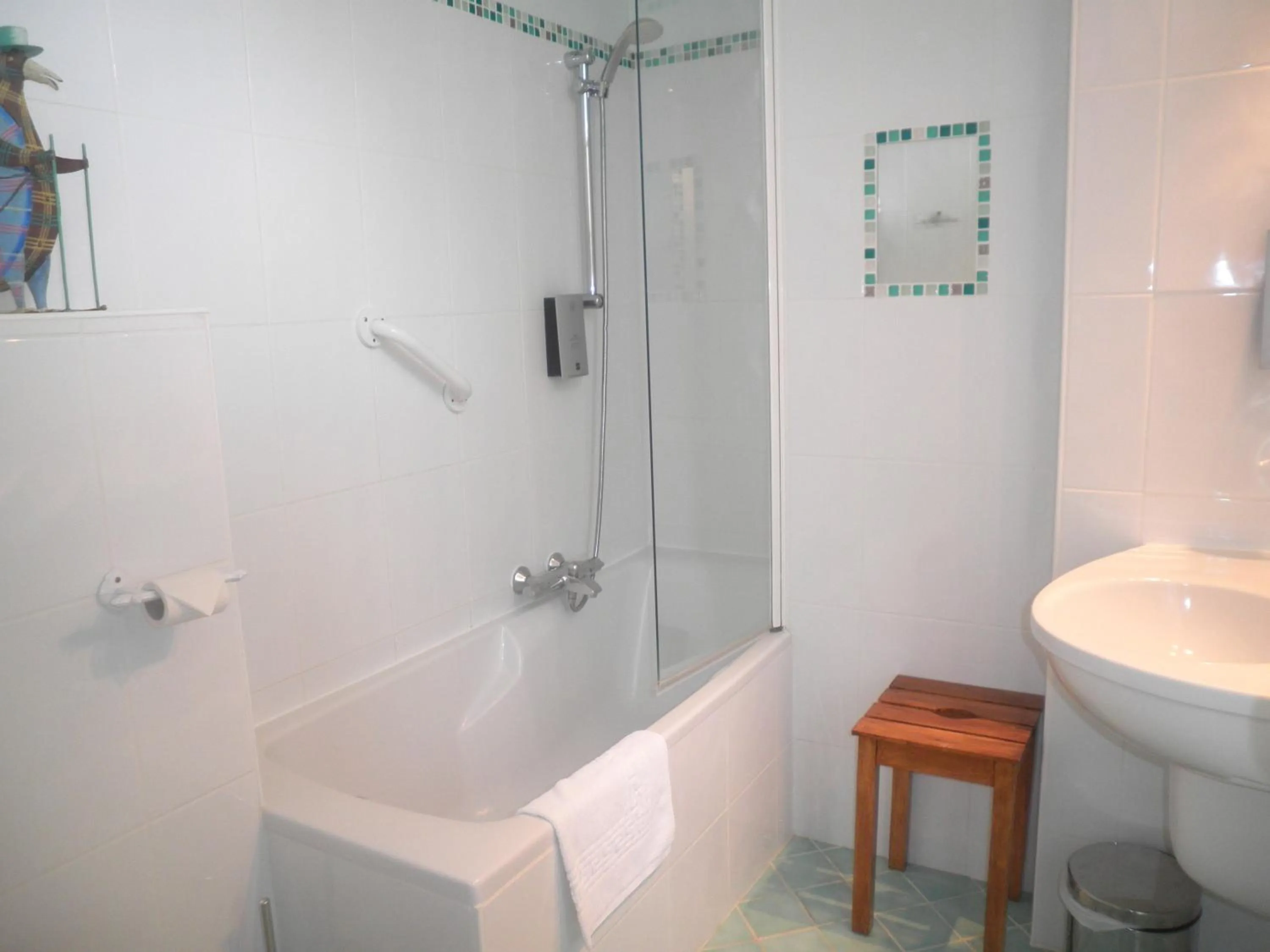 Shower in Logis Auberge Du Centre