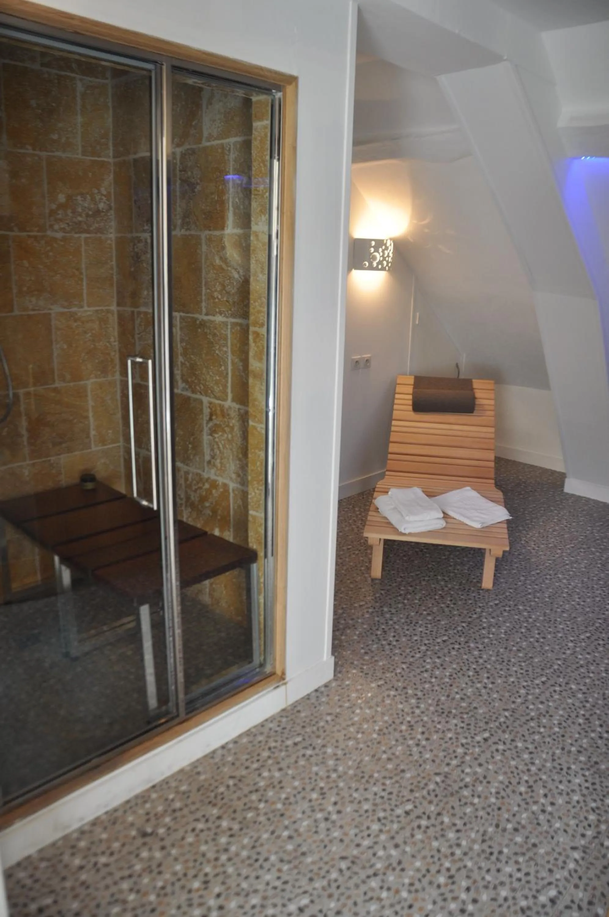 Spa and wellness centre/facilities in Logis Auberge Du Centre