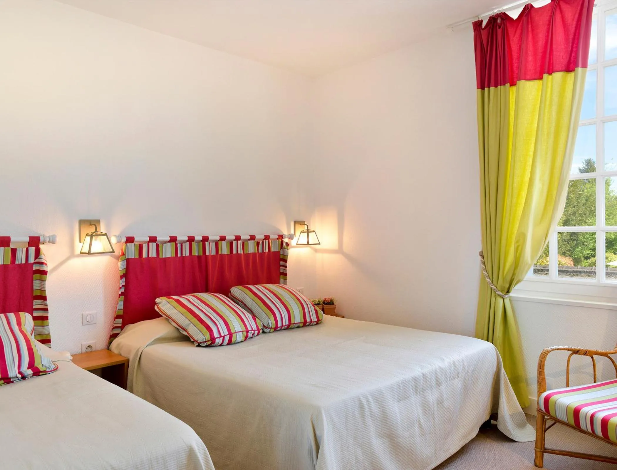 Bed in Logis Auberge Du Centre