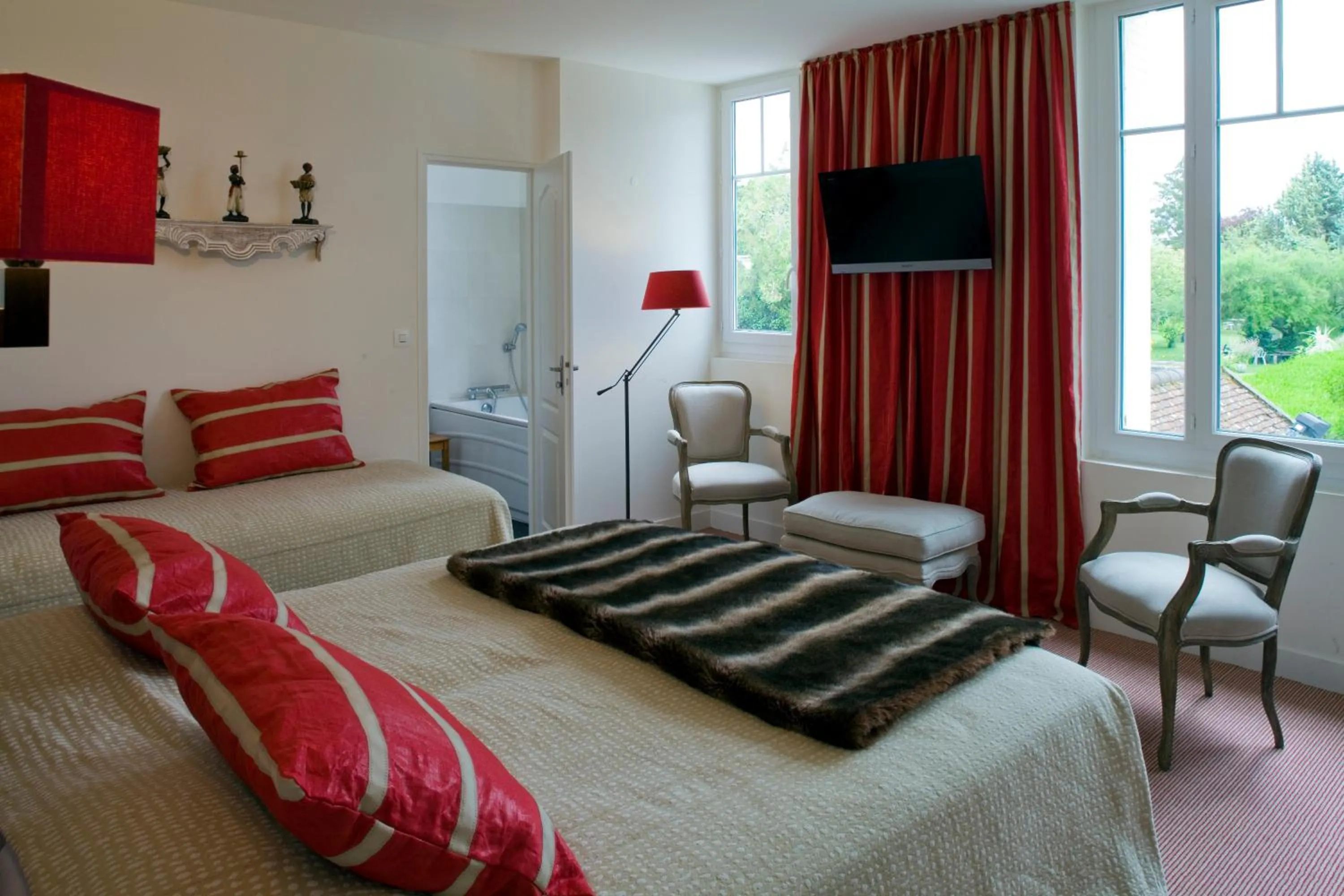 Bed in Logis Auberge Du Centre