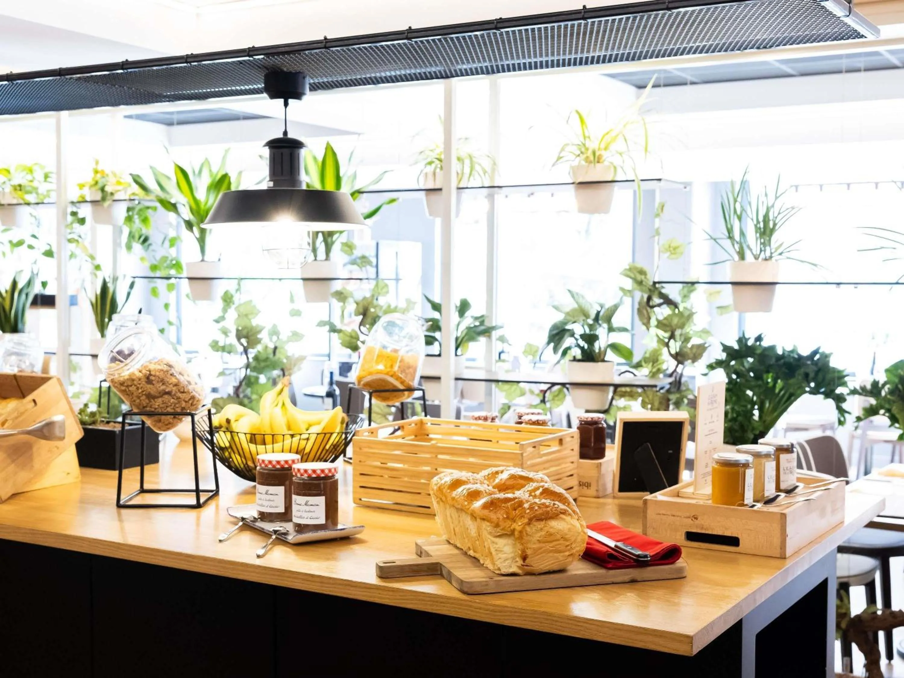 Breakfast in ibis Bordeaux Centre Meriadeck