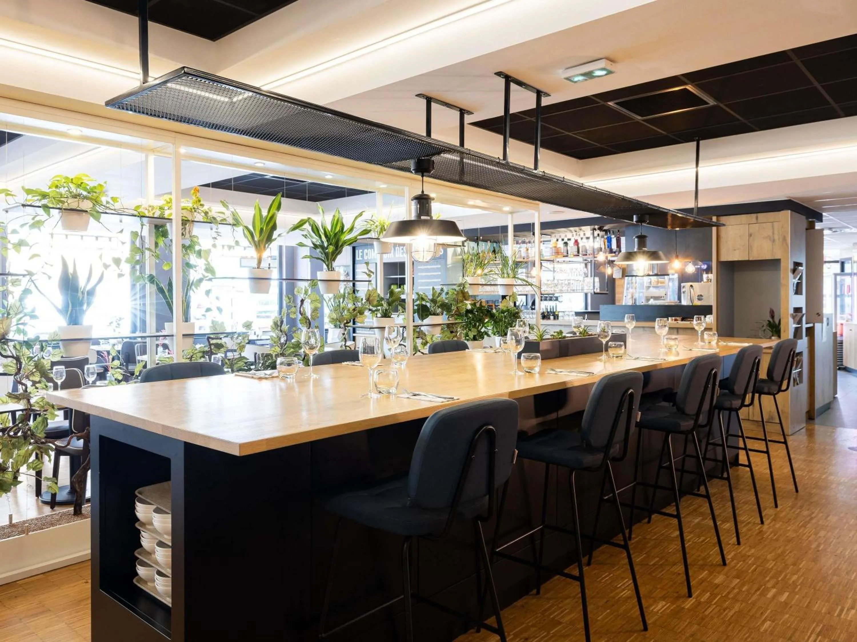 Restaurant/places to eat in ibis Bordeaux Centre Meriadeck