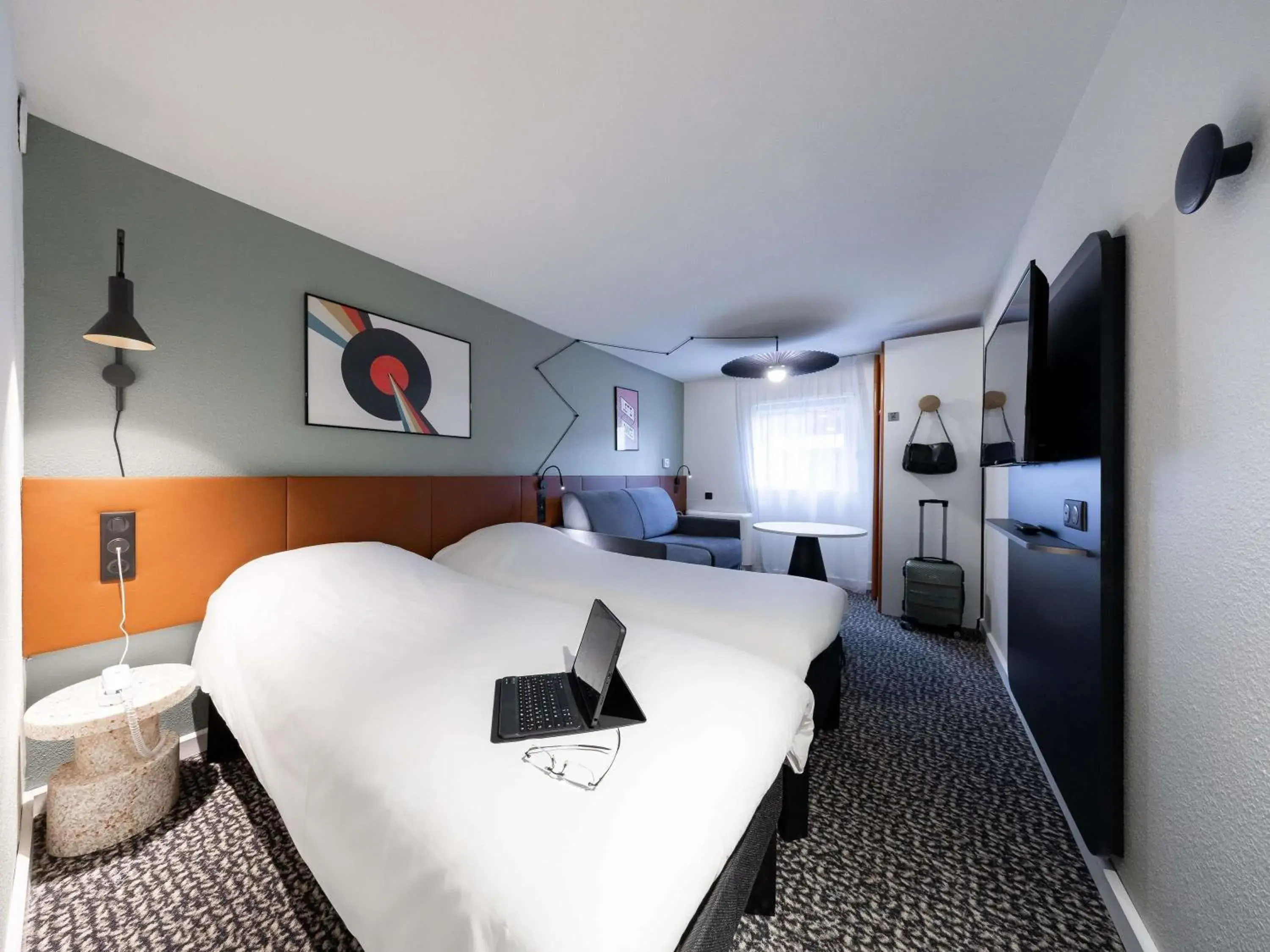 Standard Room With Three Single Beds in ibis Bordeaux Centre Meriadeck Standard Room With Three Single Beds in ibis Bordeaux Centre Meriadeck