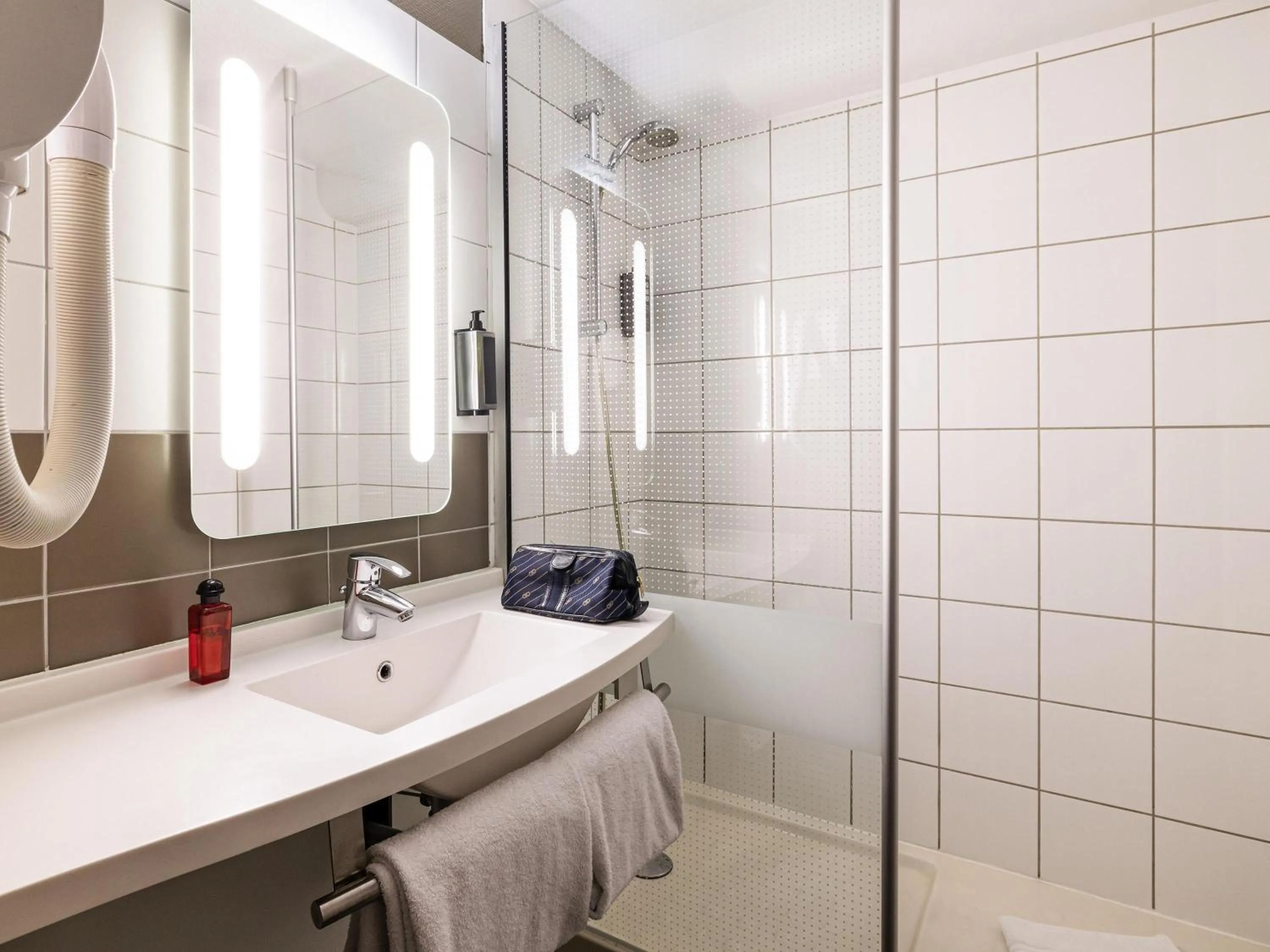 Bedroom in ibis Bordeaux Centre Meriadeck