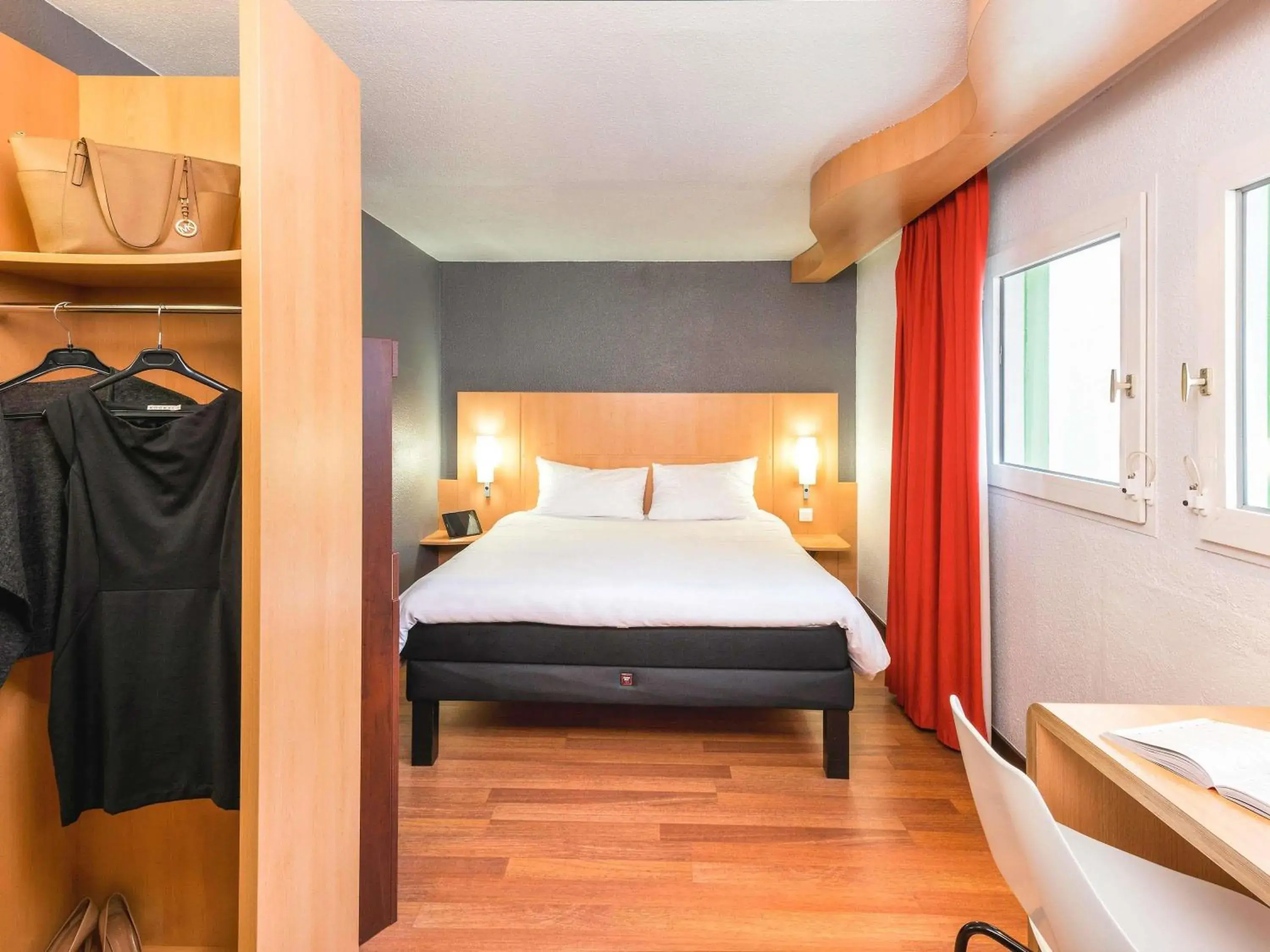 Standard Double Room in ibis Bordeaux Centre Meriadeck Standard Double Room in ibis Bordeaux Centre Meriadeck