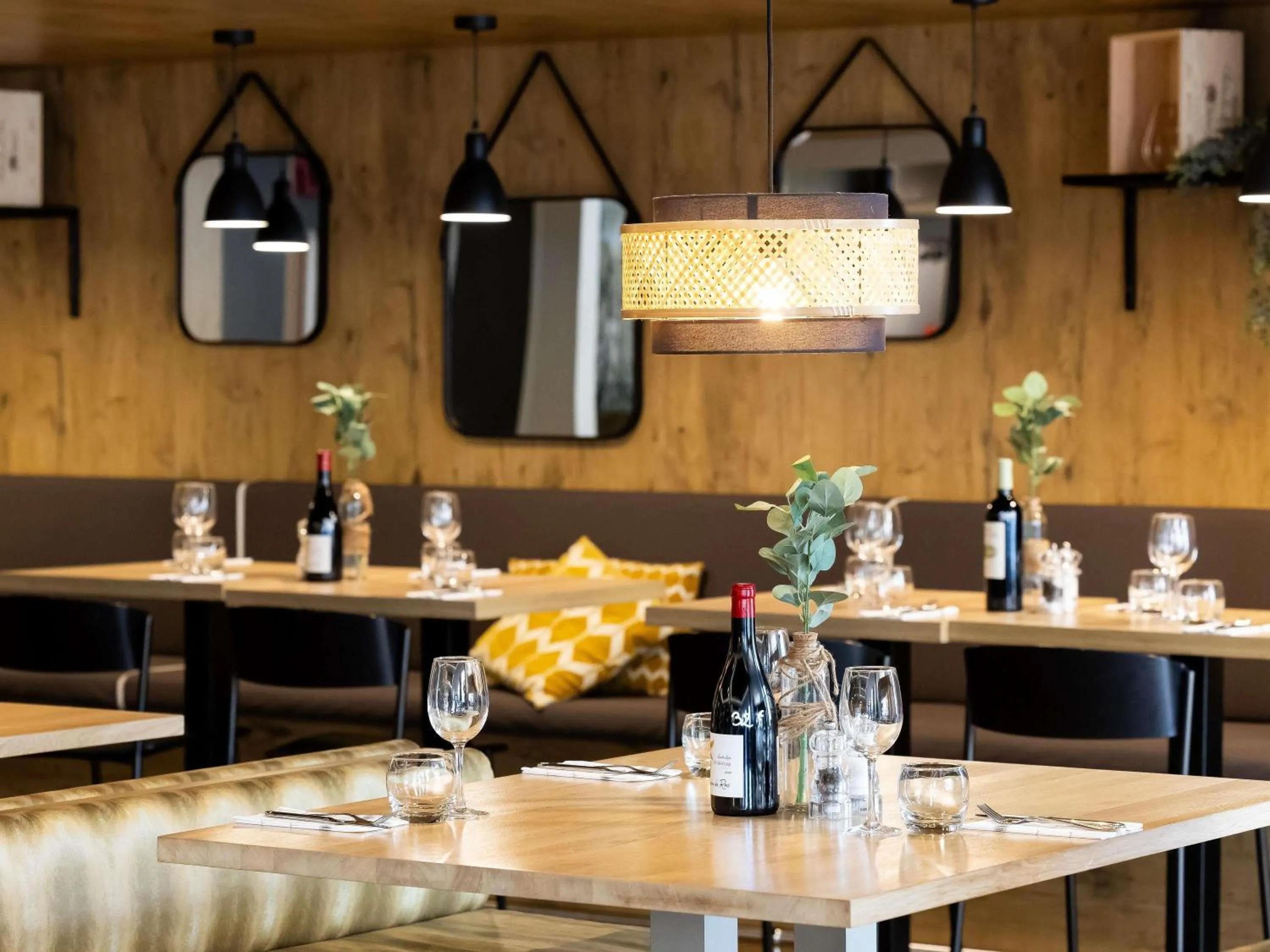 Restaurant/places to eat in ibis Bordeaux Centre Meriadeck