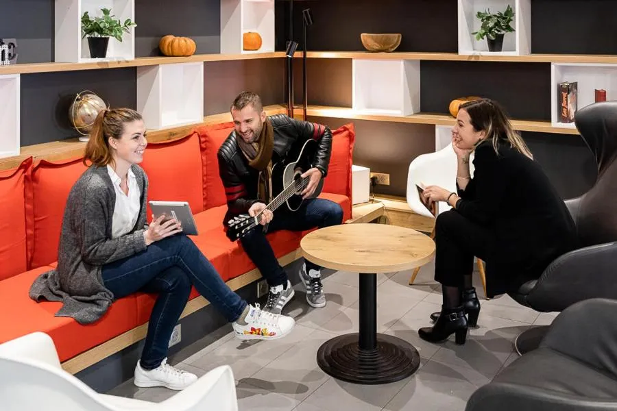 Seating area in ibis Bordeaux Centre Meriadeck
