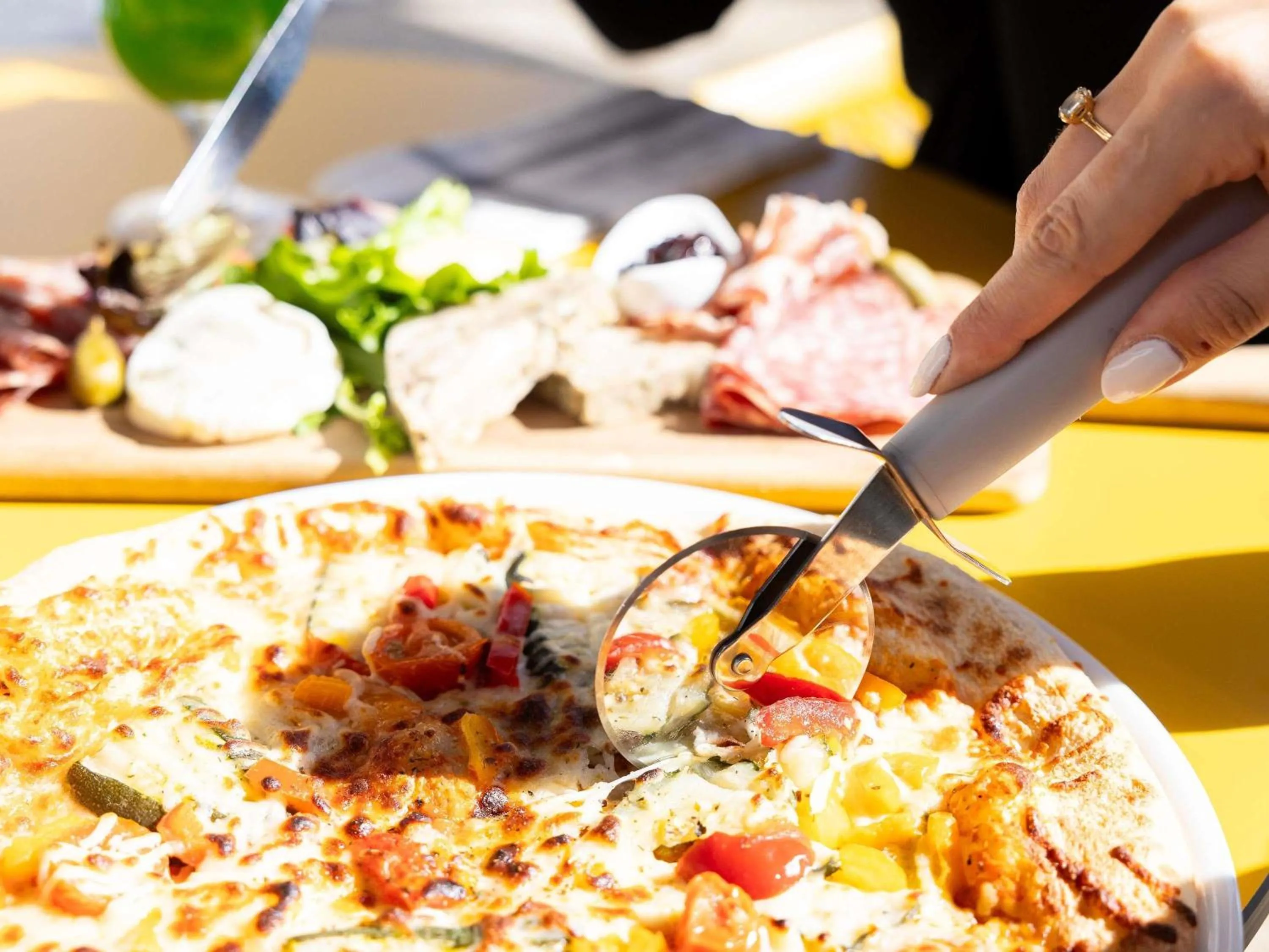 Lounge or bar in ibis Bordeaux Centre Meriadeck