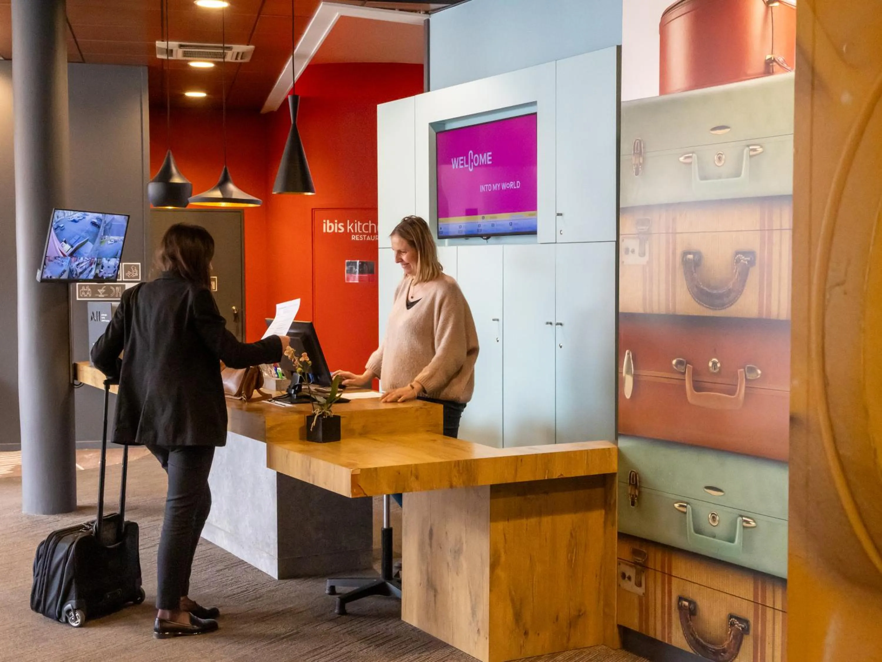 Lobby or reception in ibis Le Puy-en-Velay Centre