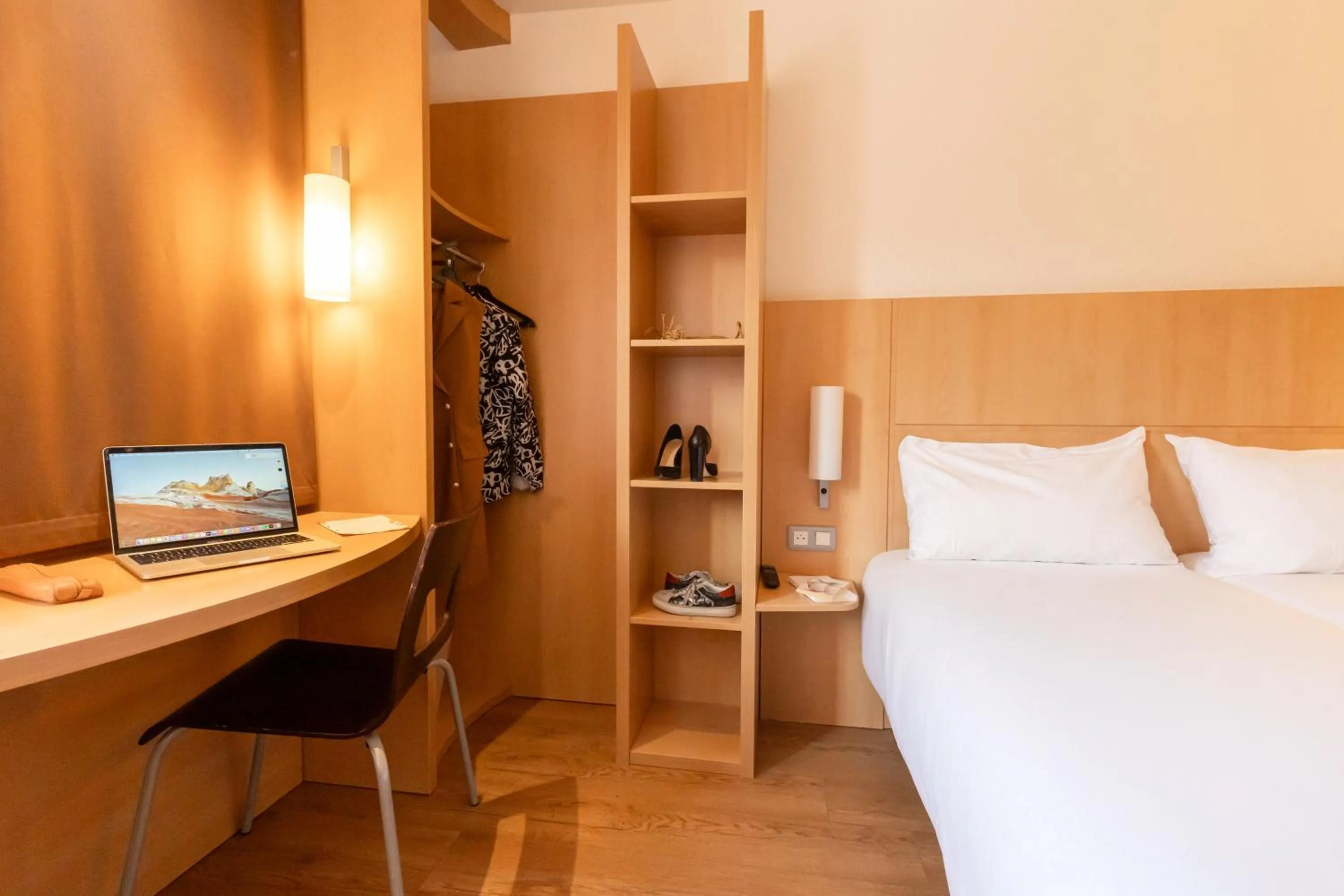 Photo of the whole room, Bed in ibis Le Puy-en-Velay Centre