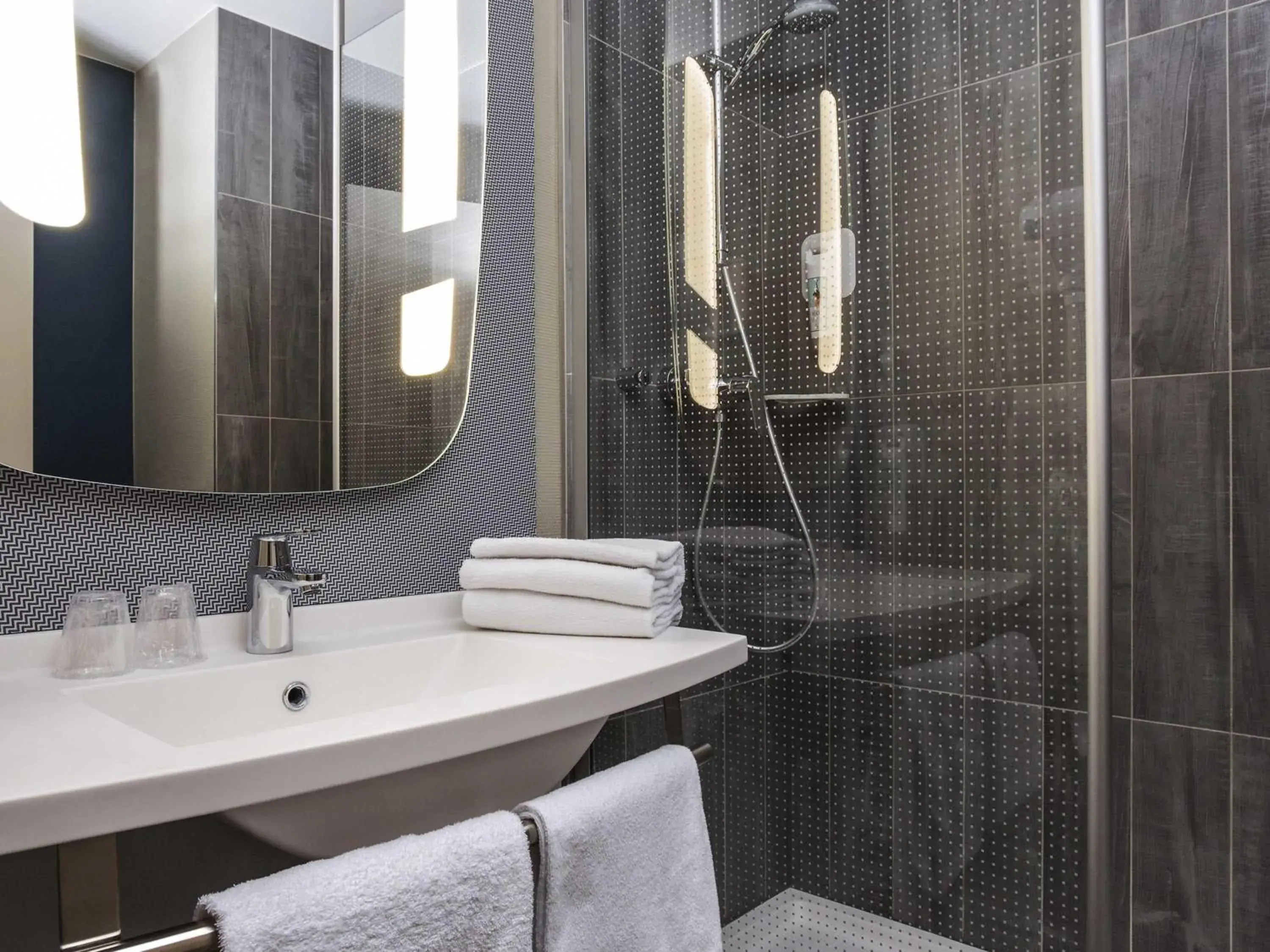 Superior Room with One Double Bed in Ibis Paris Nord Villepinte Parc des Expositions Superior Room with One Double Bed in Ibis Paris Nord Villepinte Parc des Expositions