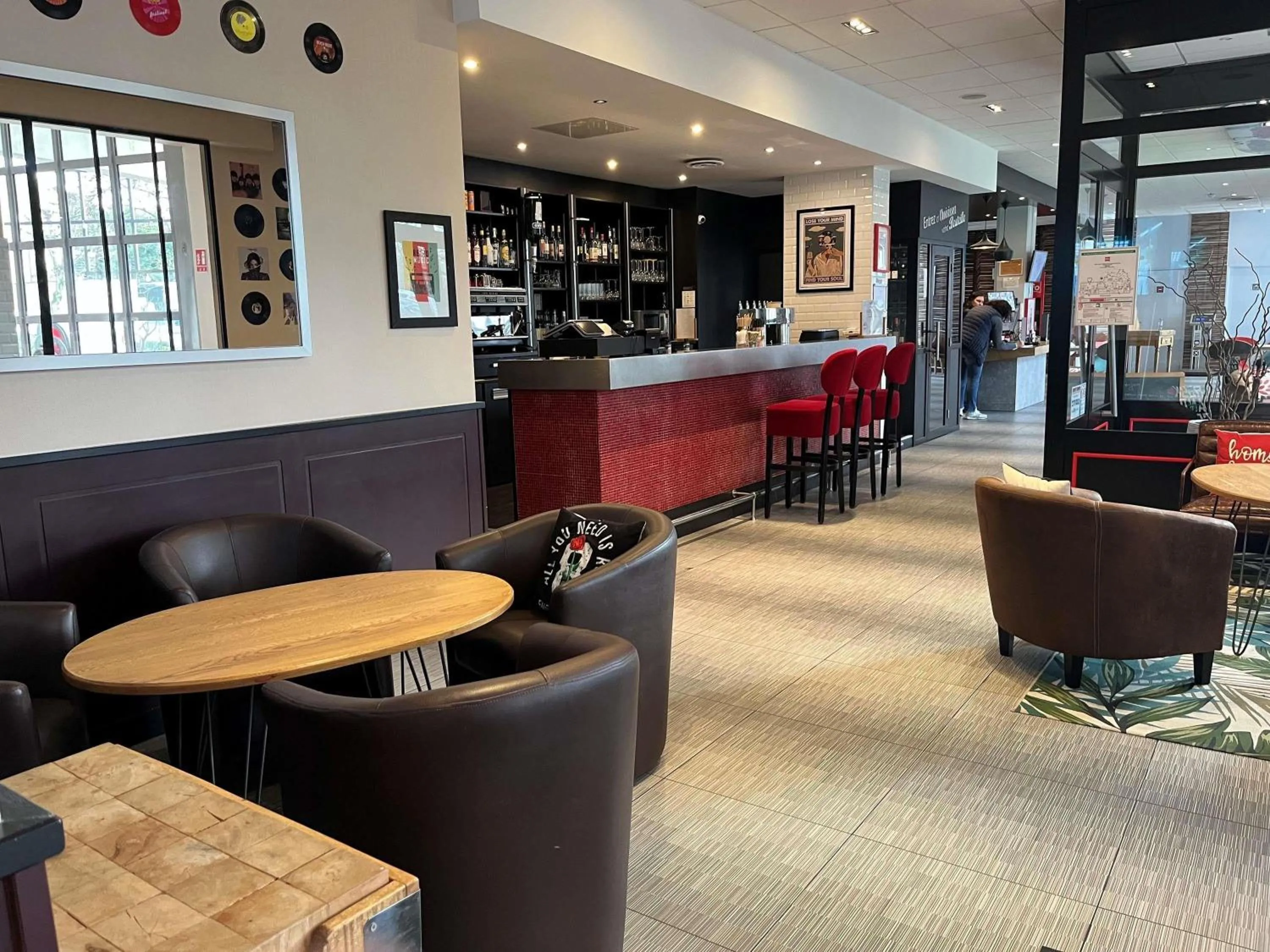 Lounge or bar in Ibis Paris Nord Villepinte Parc des Expositions