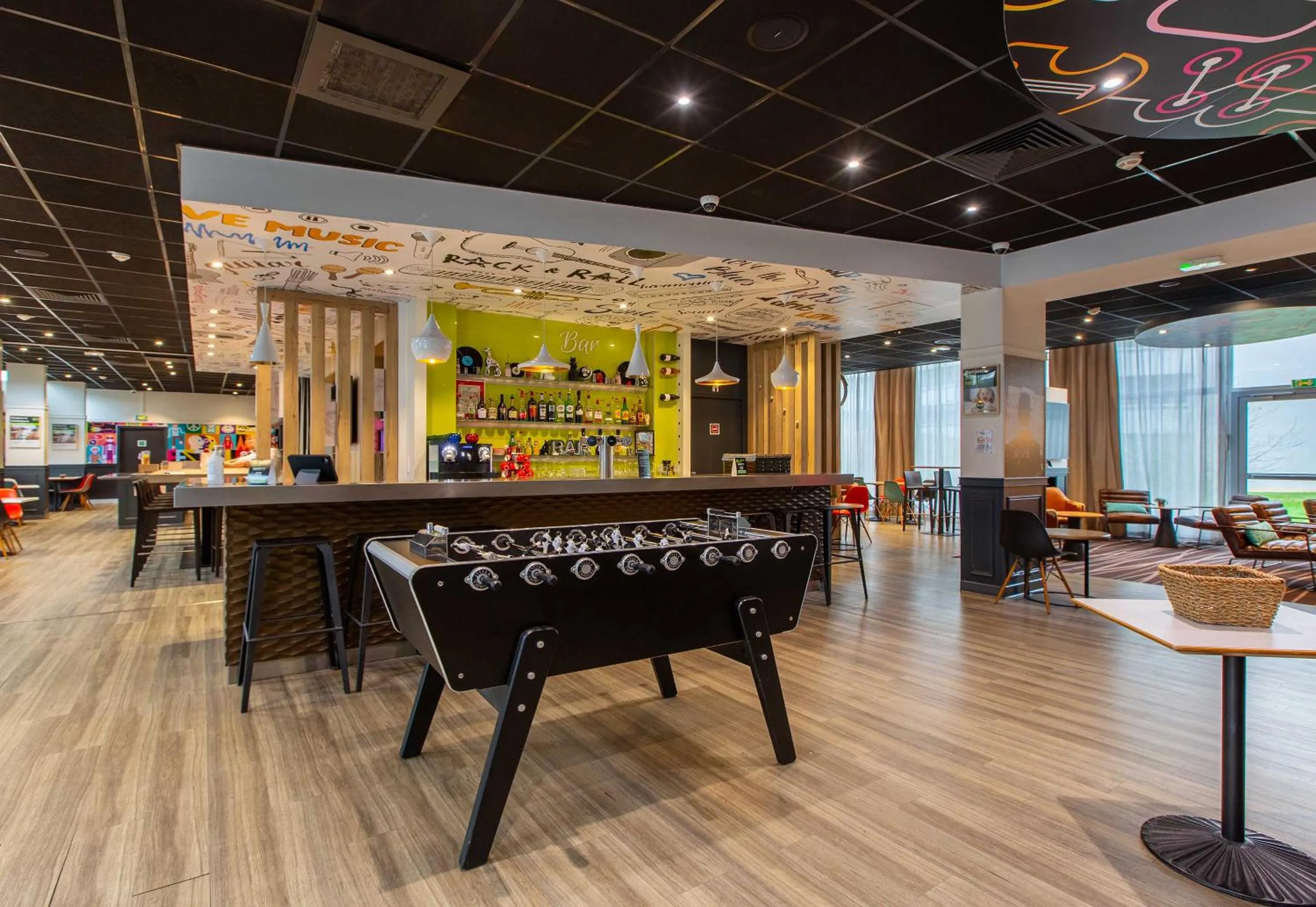 Lounge or bar in B&B HOTEL Orléans Centre Foch