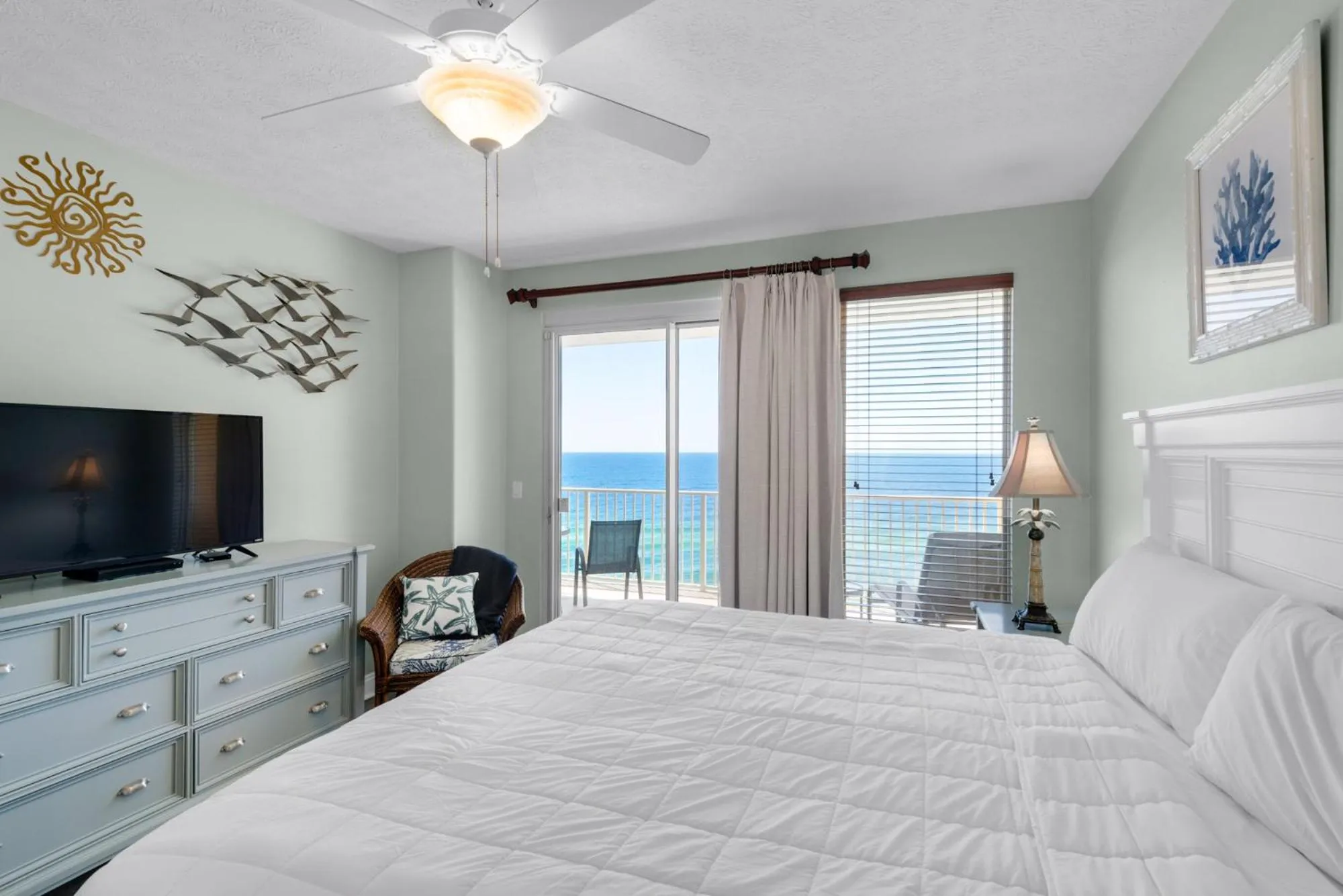 Bed in Treasure Island 1003