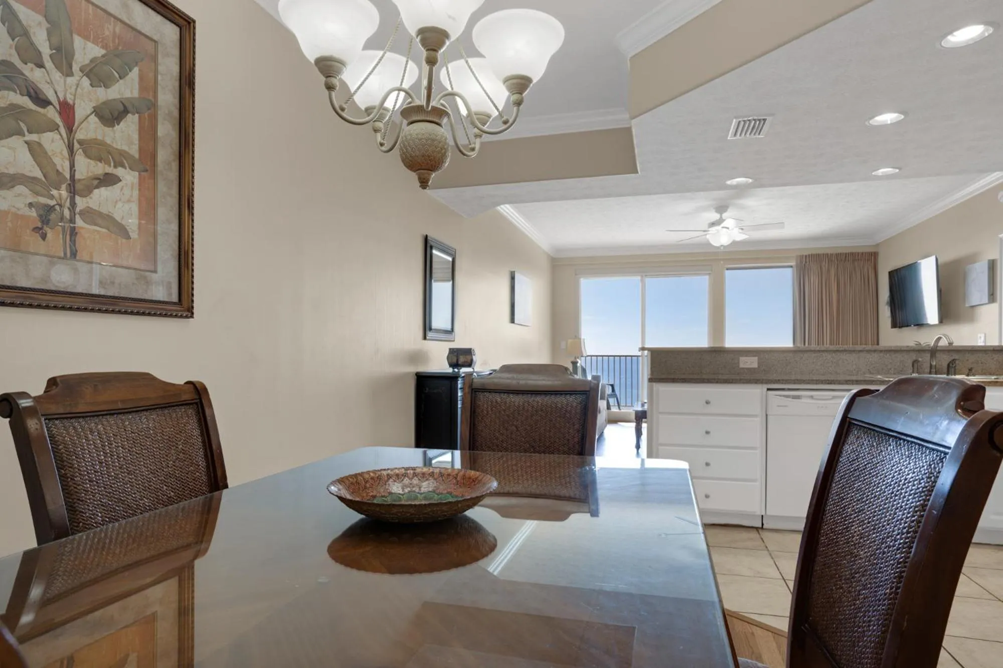 Photo of the whole room in Treasure Island 1007